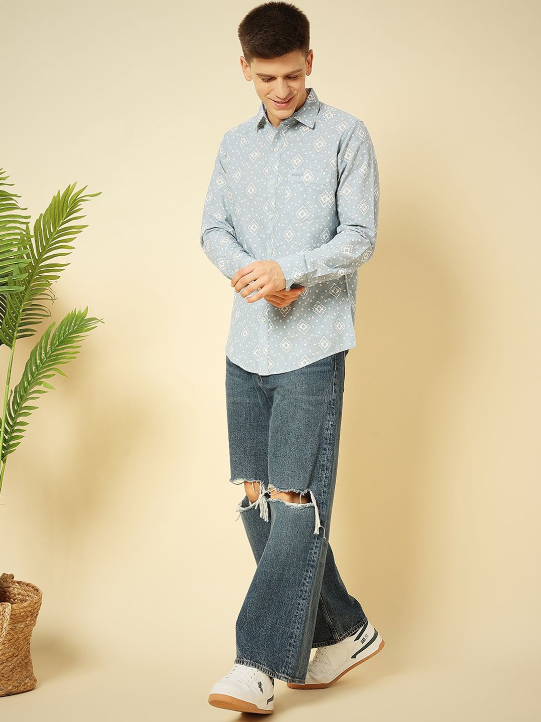 

ENSPYR Men Opaque Printed Casual Shirt, Blue