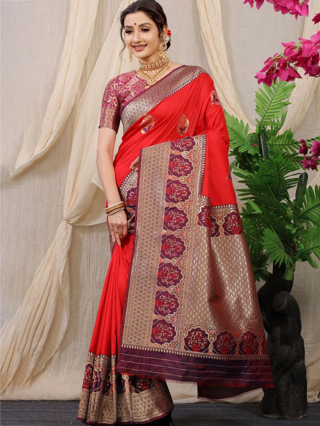 

Royal Rajgharana Saree Woven Design Zari Pure Silk Heavy Work Banarasi Sarees, Red