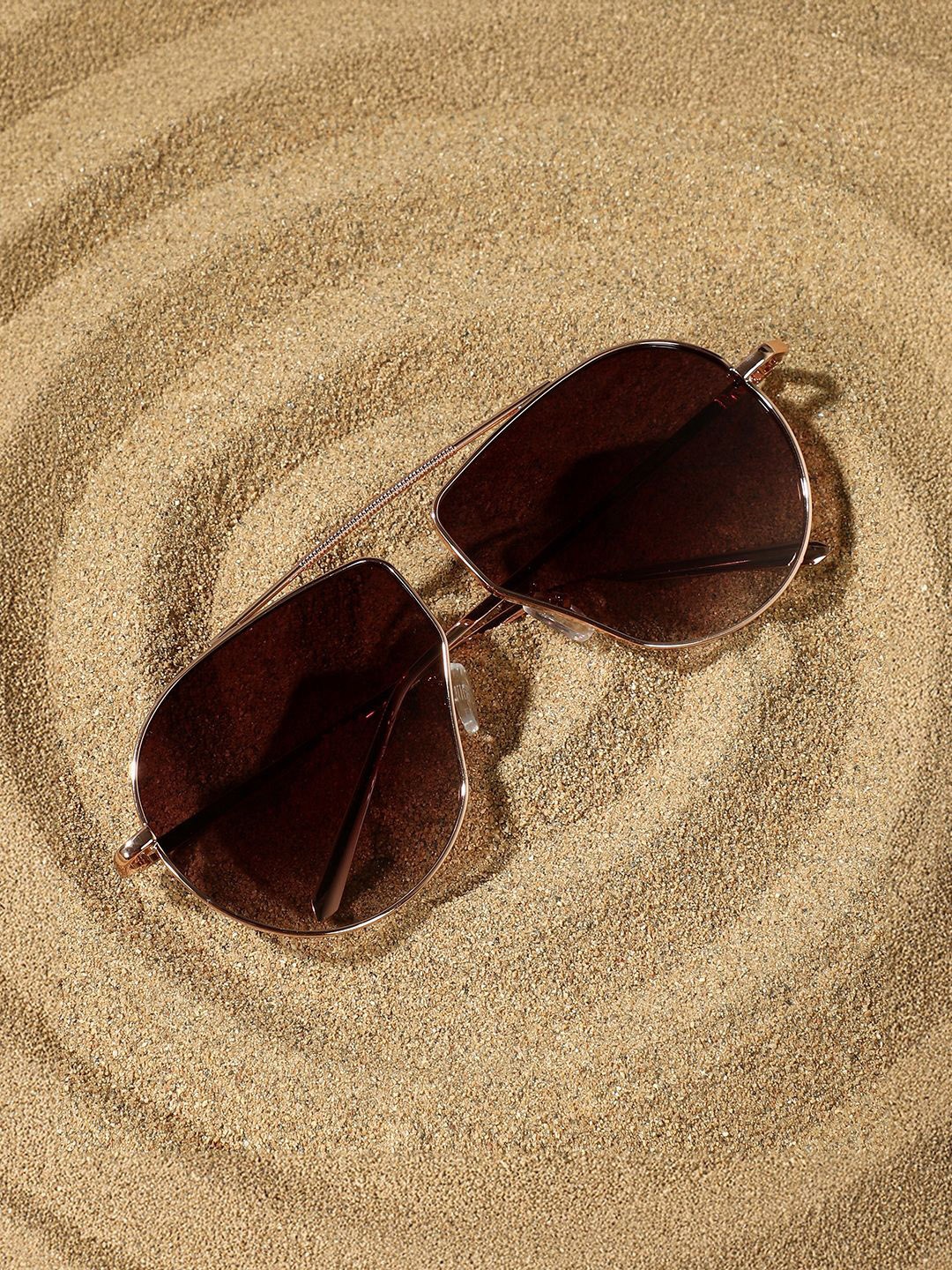 

HAUTE SAUCE by Campus Sutra Women Full Rim Oversized Sunglasses with Polarised Lens, Brown