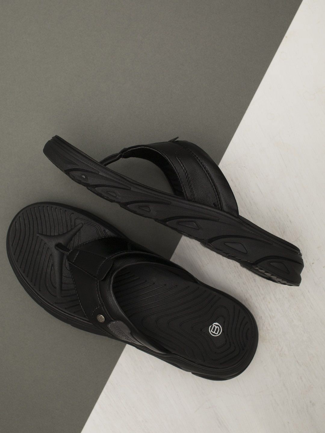 

Big Fox Men Striped Slip-On, Black