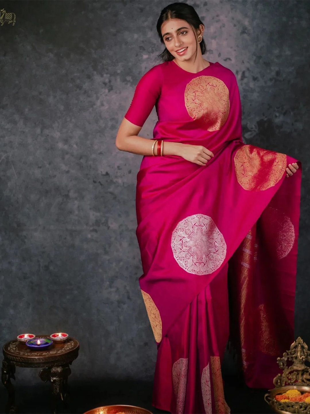 

KALINI Woven Design Zari Banarasi Saree, Pink