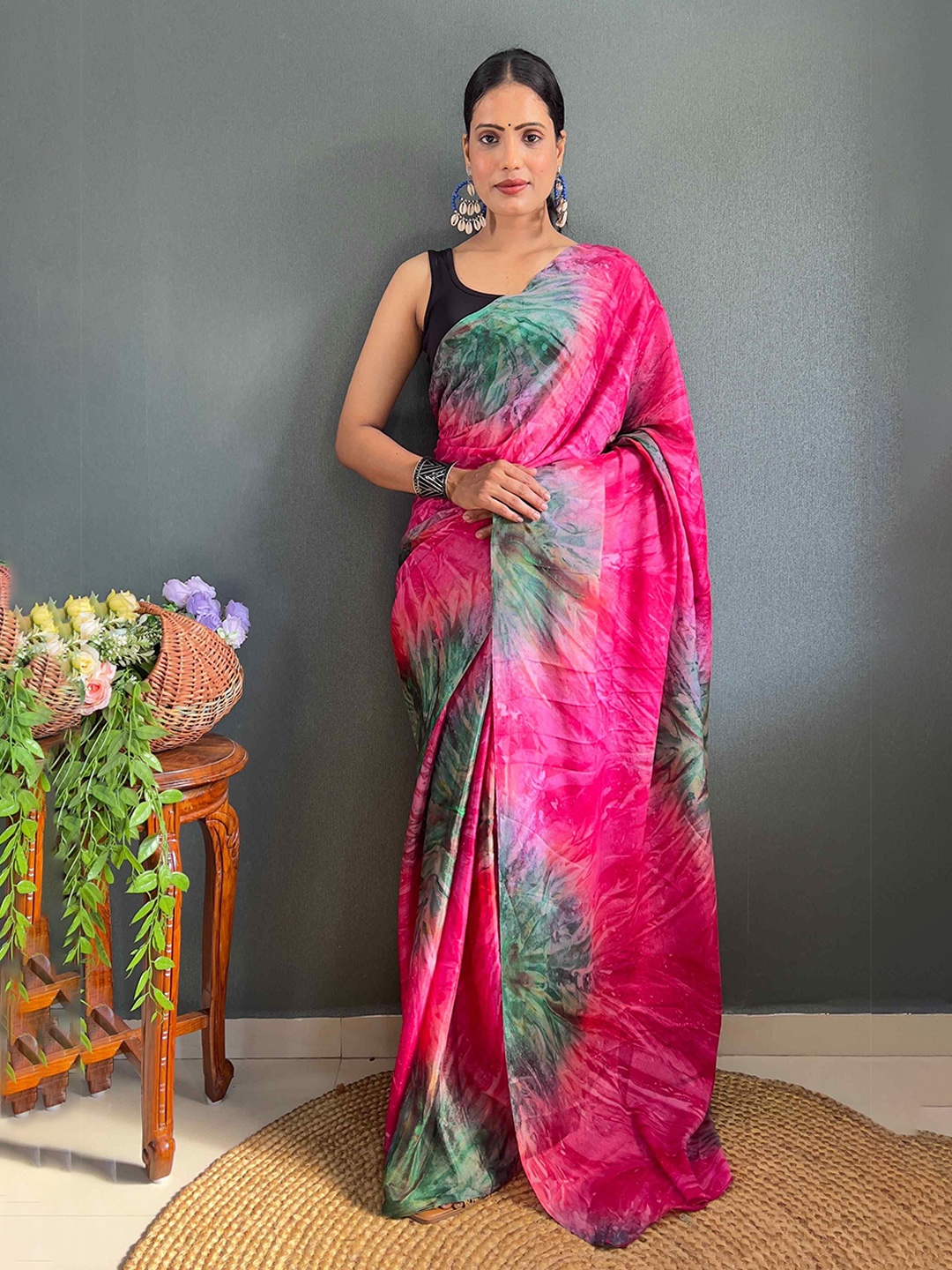 

HERE&NOW Floral Poly Georgette Ready to Wear Saree, Pink