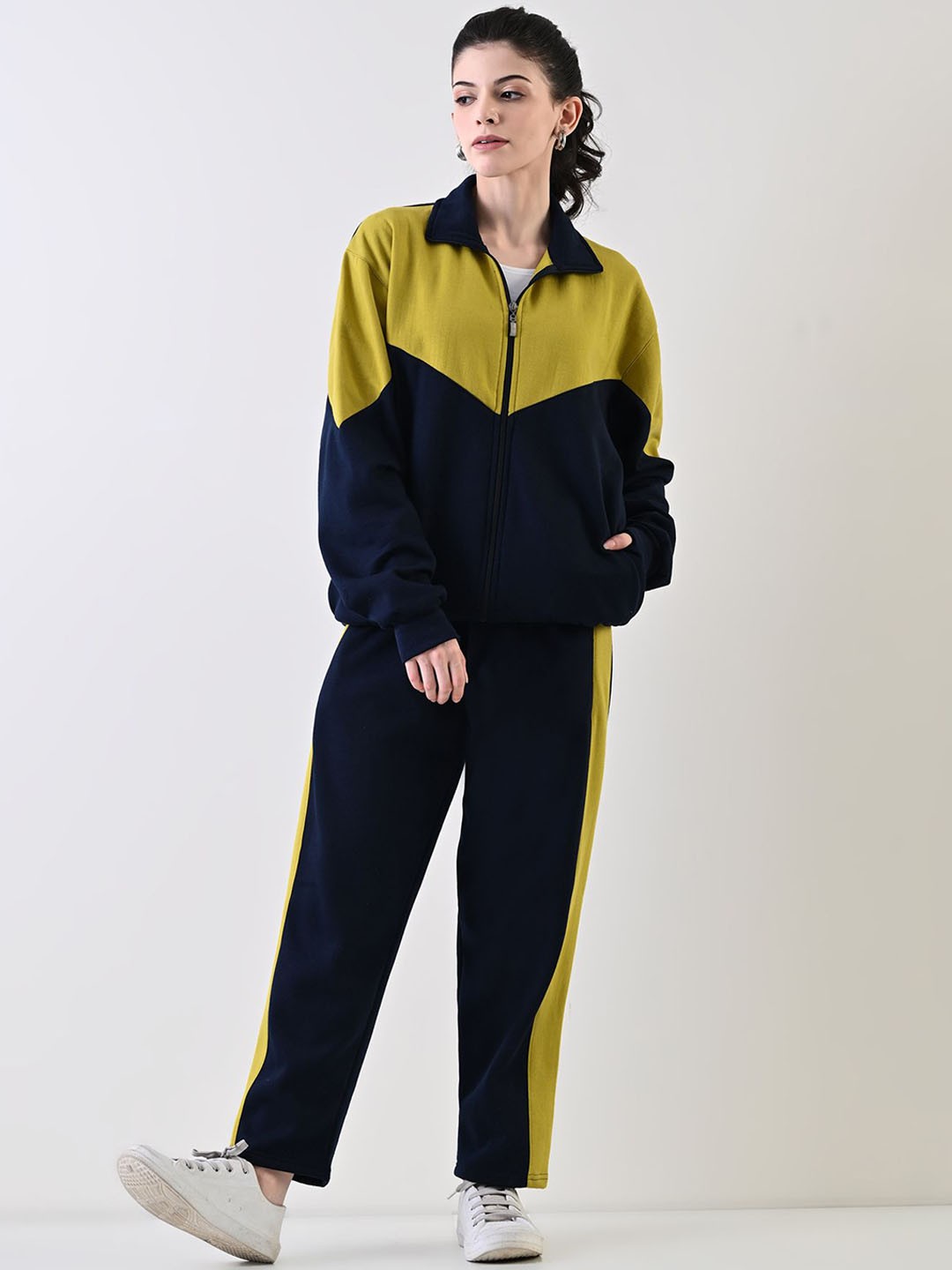 

BAESD Women Printed Mid-Rise Tracksuit, Black