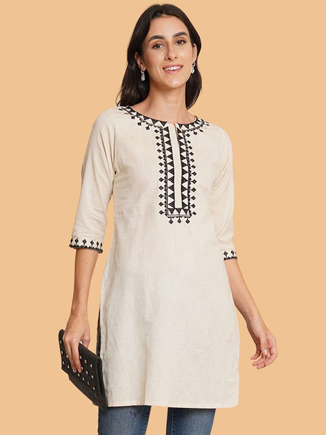 

Brownverse Women Embroidered Khadi Kurta, Off white