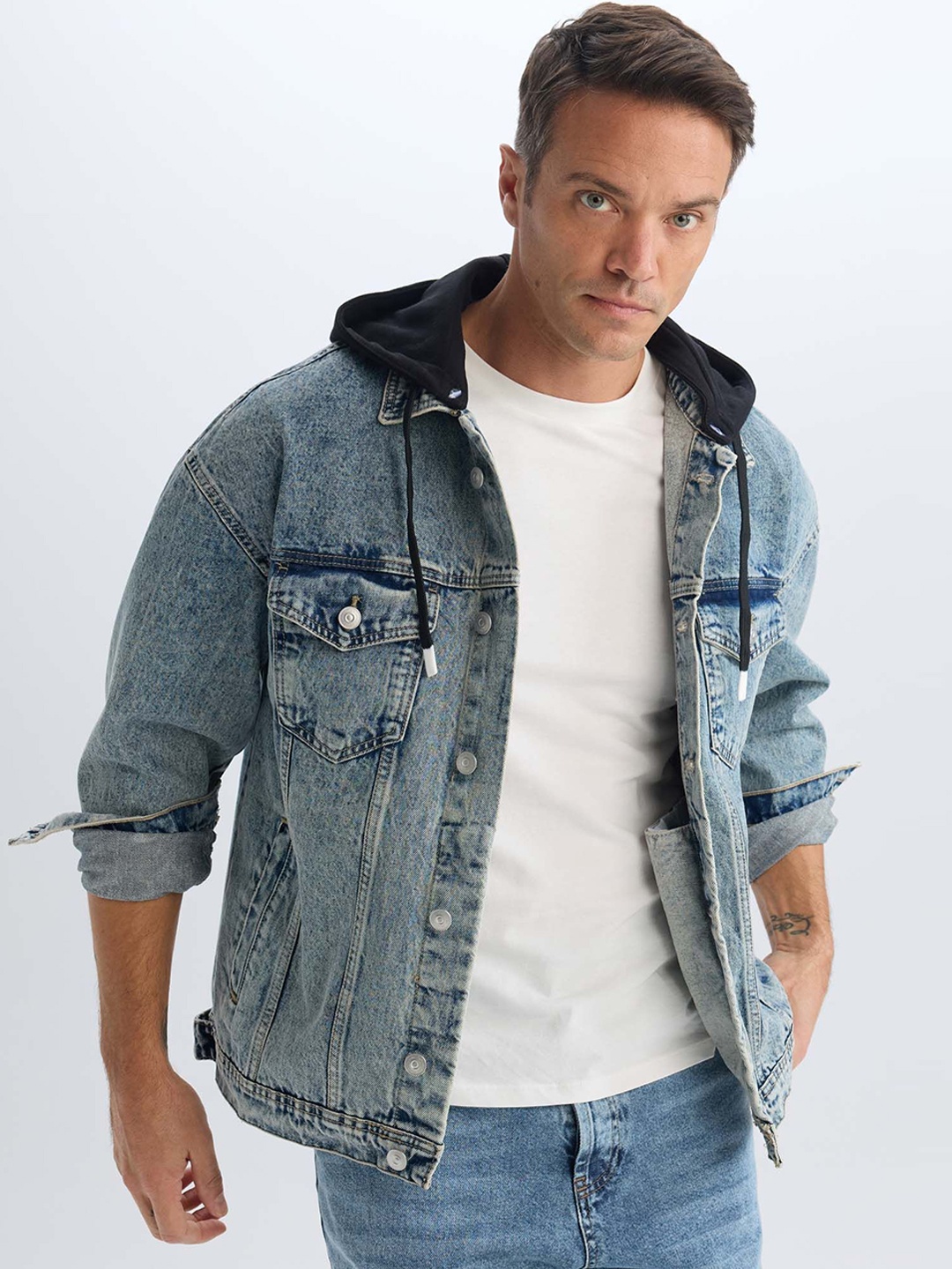 

DeFacto Men Washed Crop Denim Jacket with Patchwork, Na