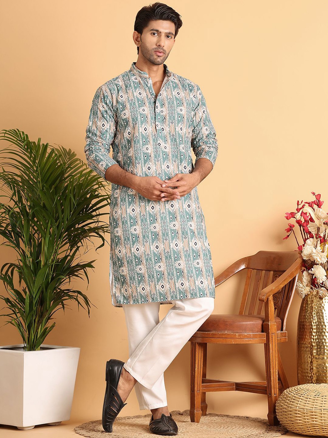 

Anouk Men Printed Regular Chikankari Kurta with Pyjamas, Green
