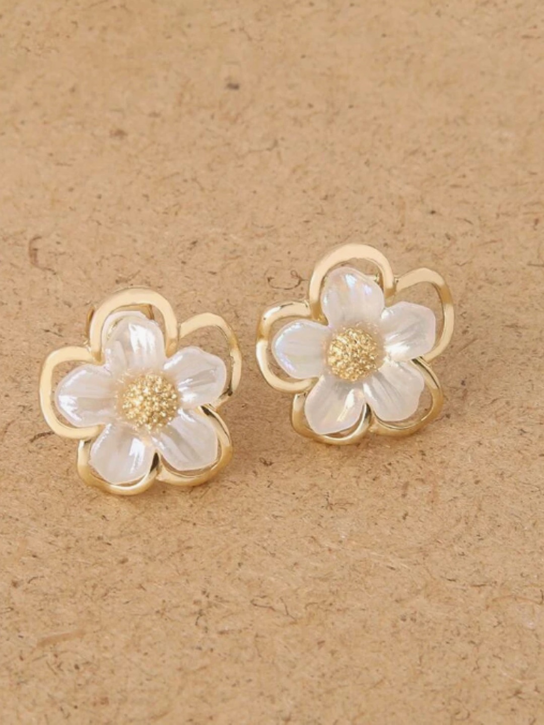 

SUBHAGALANKAR Floral Studs Earrings, White