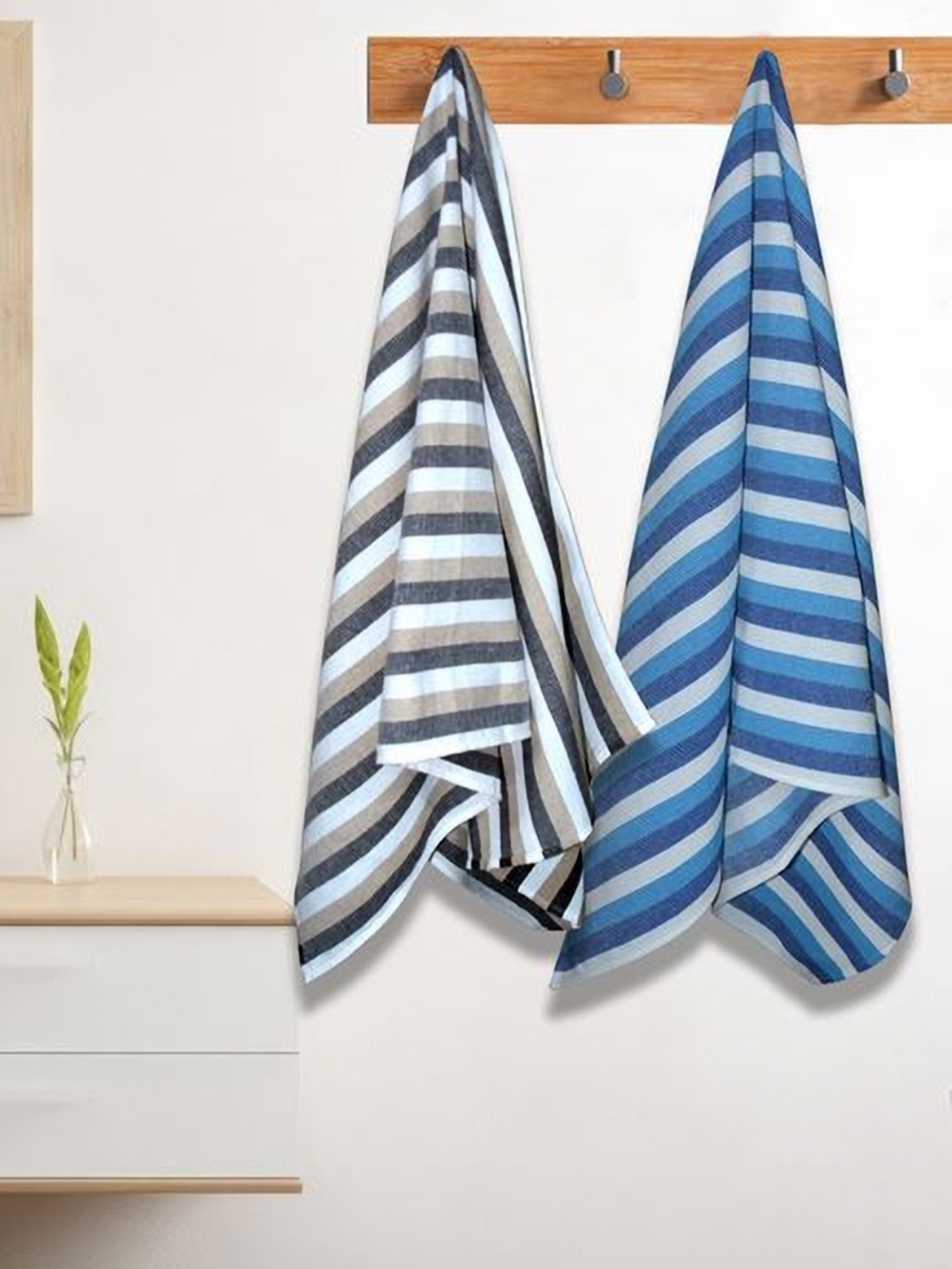 

Aura Blue & White 2 Striped Cotton 210 GSM Bath Towel