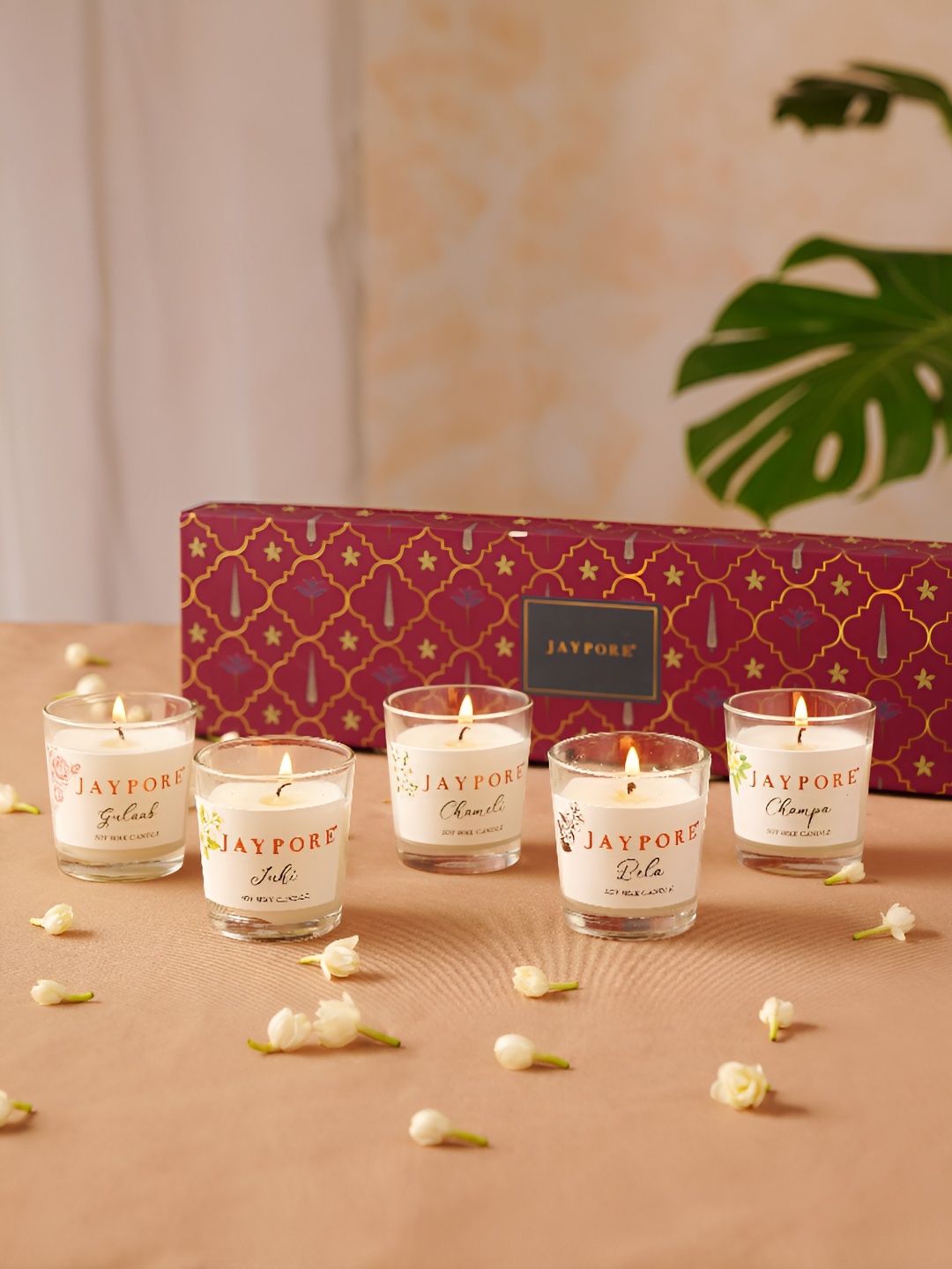 

JAYPORE White 5 pieces Jar Candle