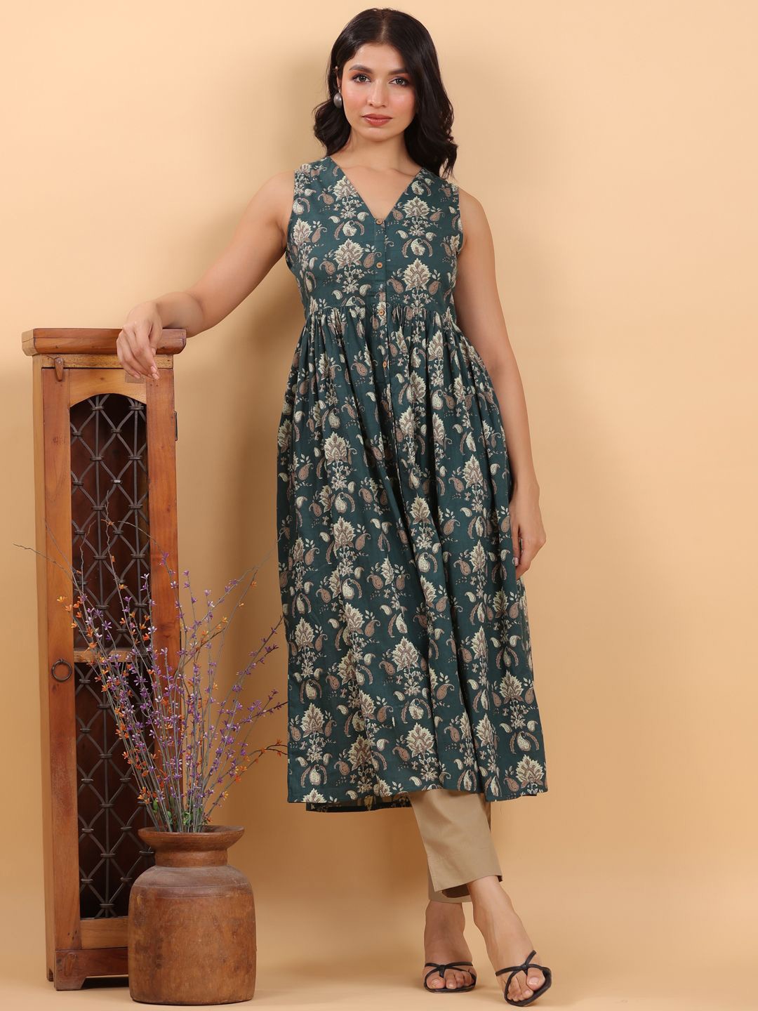 

Janasya Women Pure Cotton Paisley Printed A-line Kurta, Green