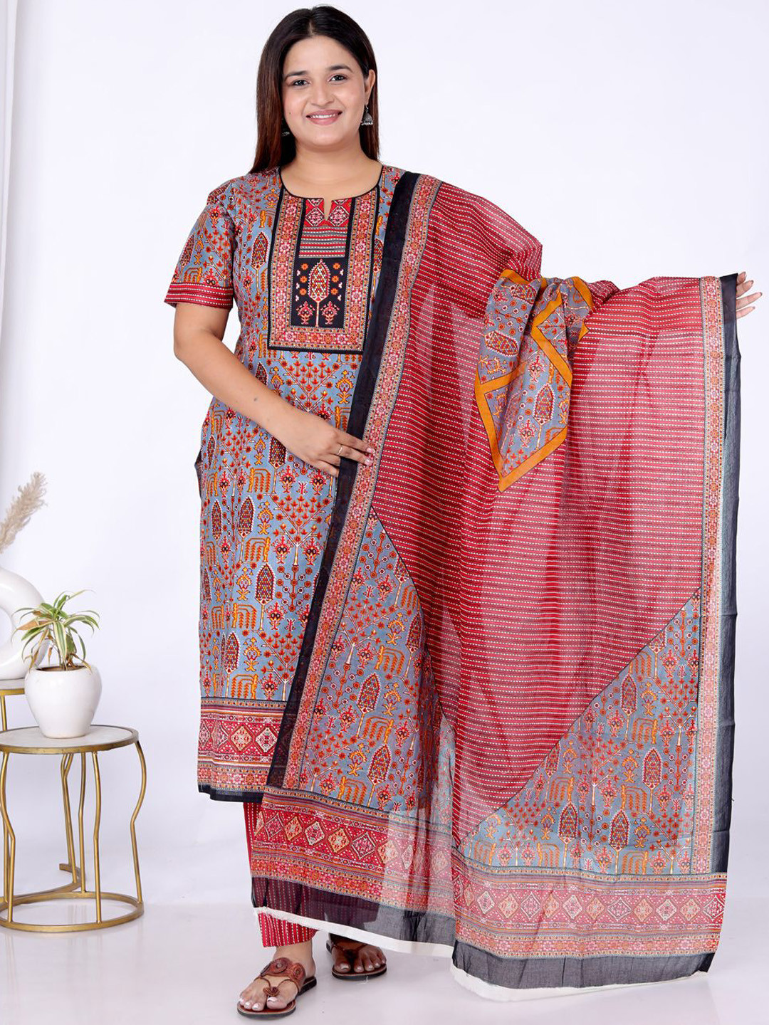 

MIRAAN Women Floral Printed Regular Pure Cotton Kurta with Palazzos & With Dupatta, Grey