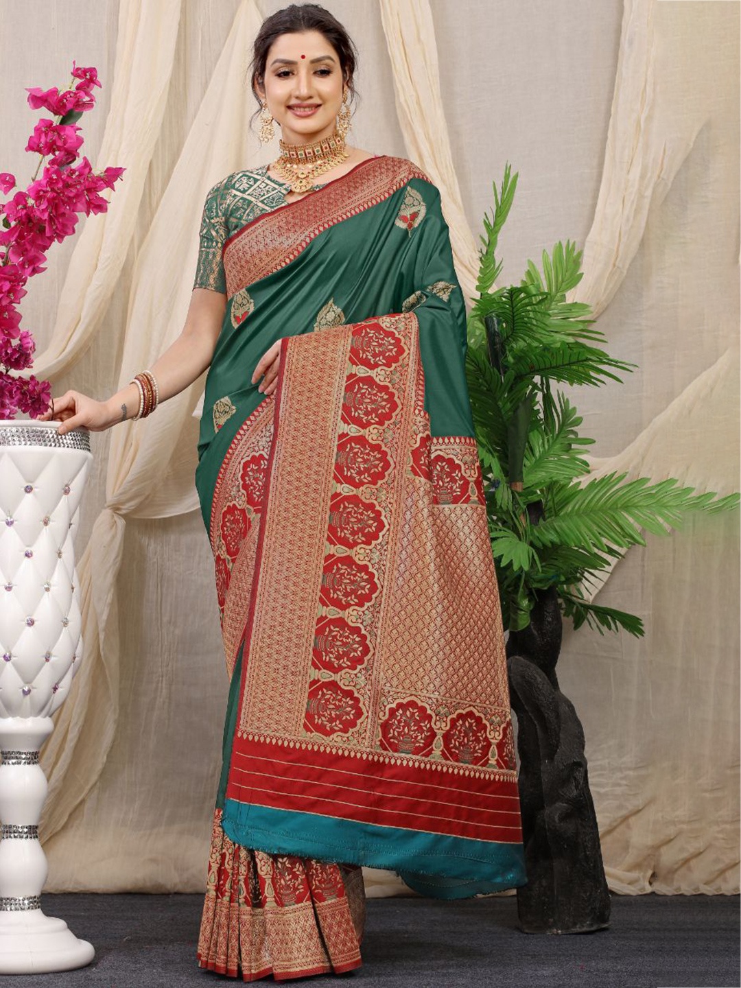 

Royal Rajgharana Saree Woven Design Zari Pure Silk Banarasi Sarees, Green