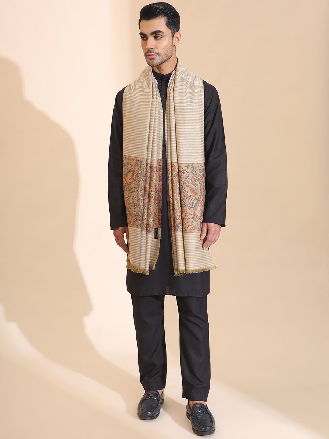 

Zamour Men Paisley Woven Design Shawl, Brown