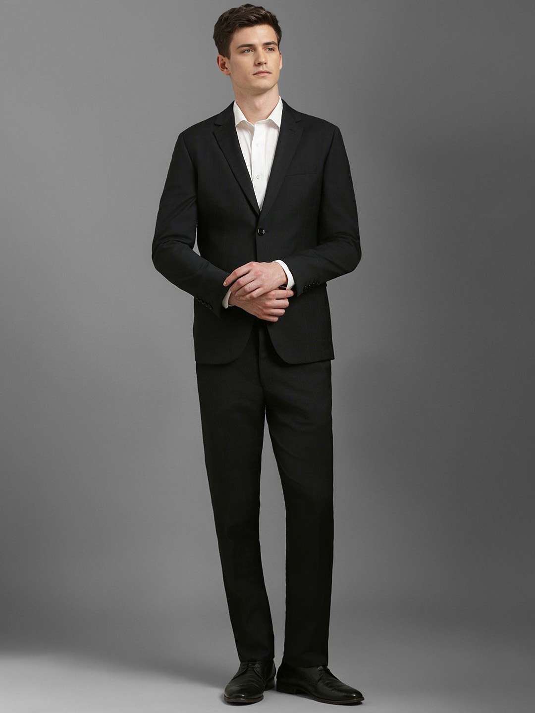 

Louis Philippe Slim-Fit Single-Breasted Two-Piece Suit, Black