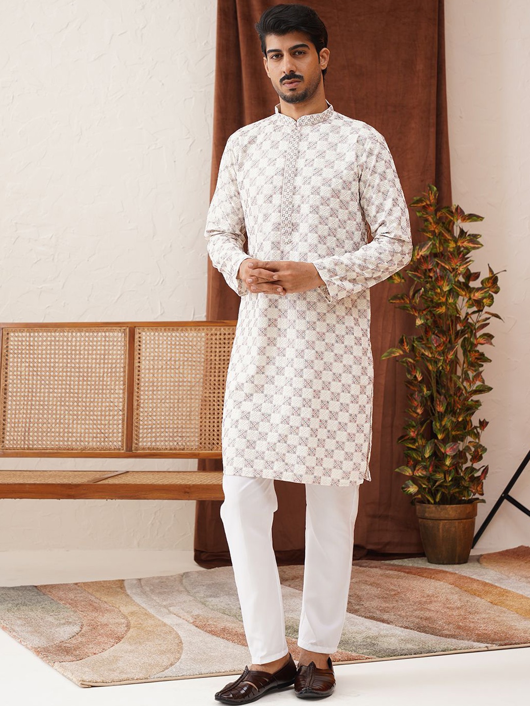 

Jompers Men Embroidered Regular Sequinned Kurta with Pyjamas, White