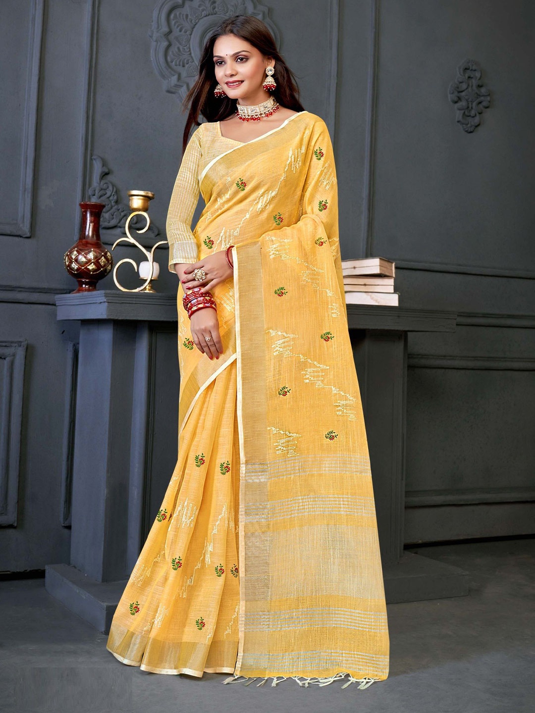 

MAHALASA Ethnic Motifs Embroidered Chanderi Saree, Yellow