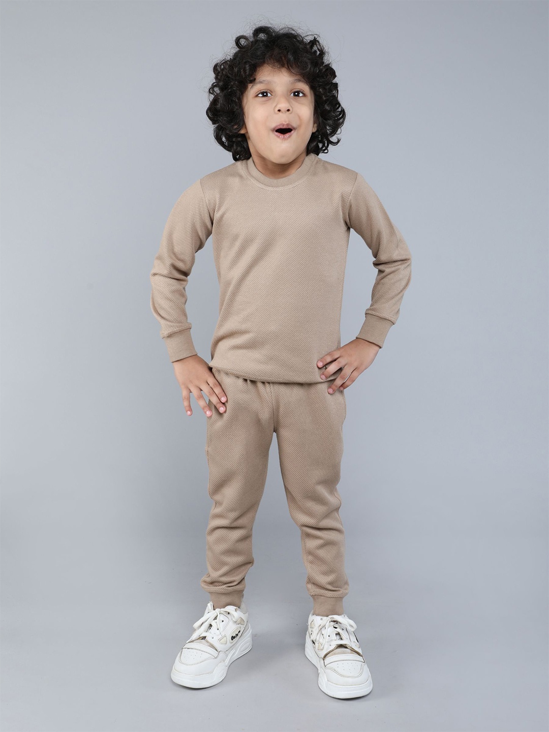 

BAATCHEET Boys Sweatshirt and Joggers, Beige