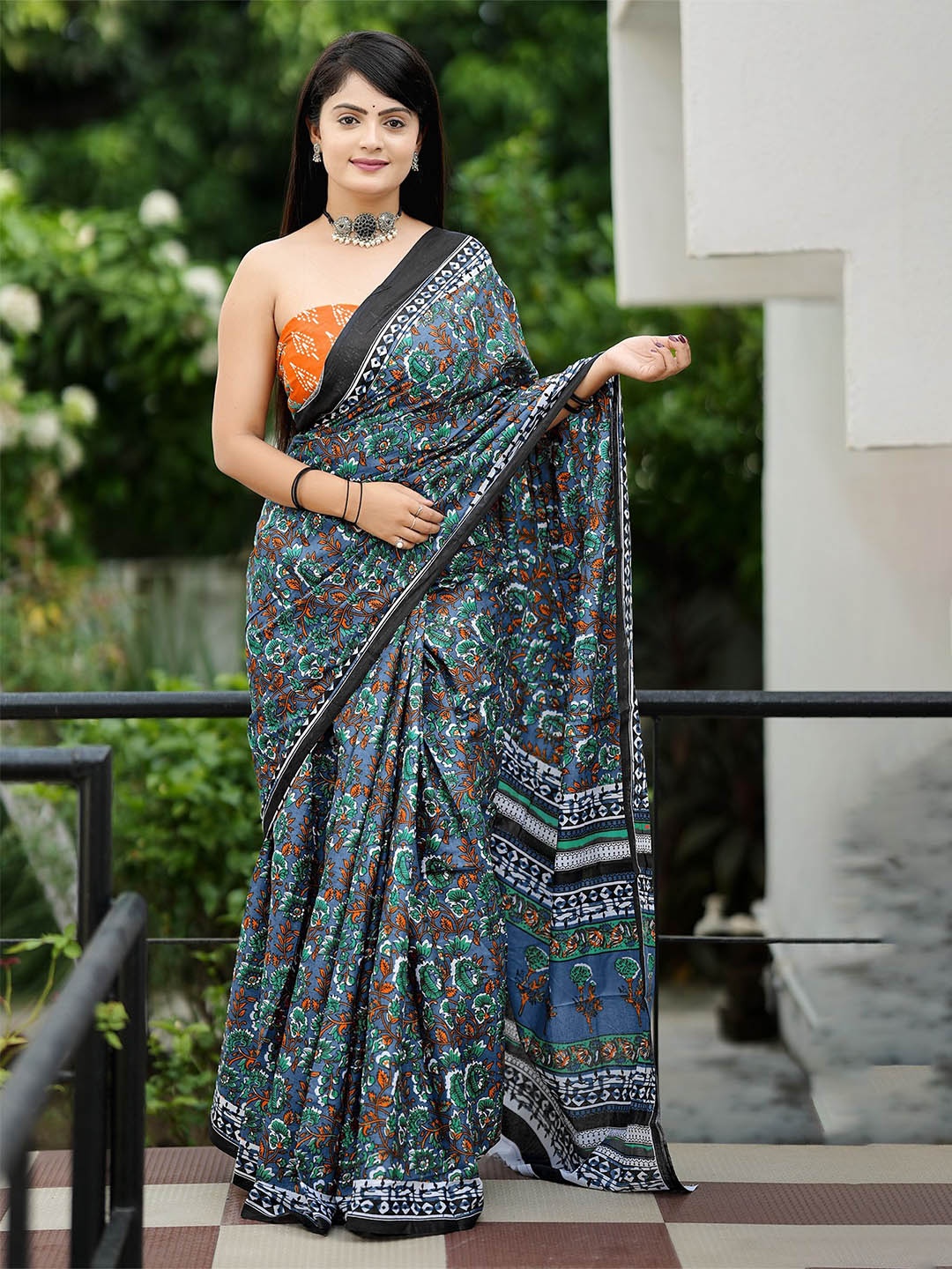 

HERE&NOW Women Pure Cotton Bhagalpuri Saree, Black