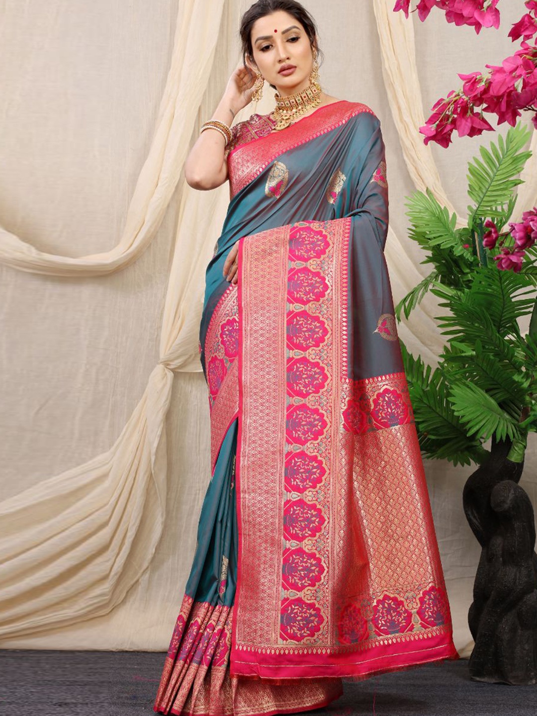 

Royal Rajgharana Saree Woven Design Zari Pure Silk Banarasi Sarees, Teal