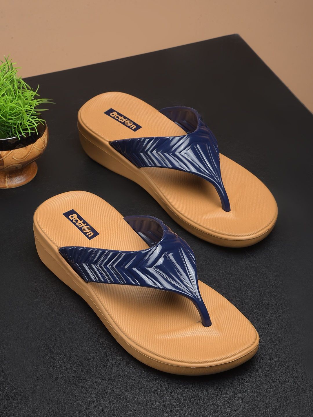 

Action Women Thong Flip-Flops, Brown