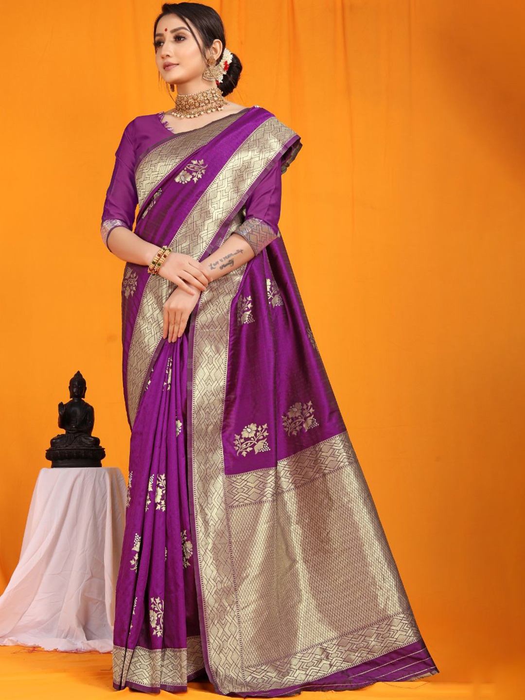 

Royal Rajgharana Saree Woven Design Zari Pure Silk Banarasi Sarees, Magenta