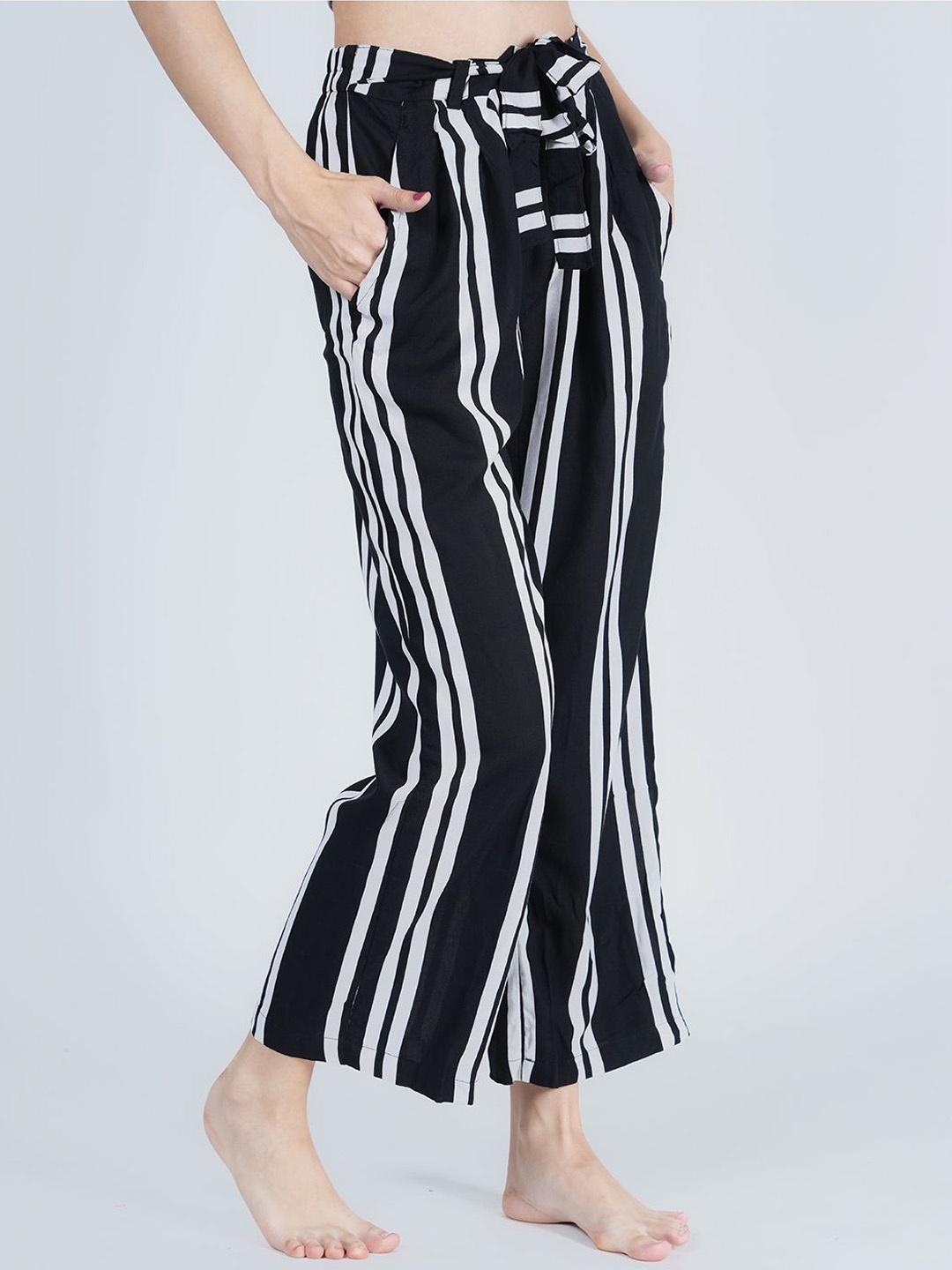 

Style Shoes Women Printed Mid-Rise Lounge Pants, Black