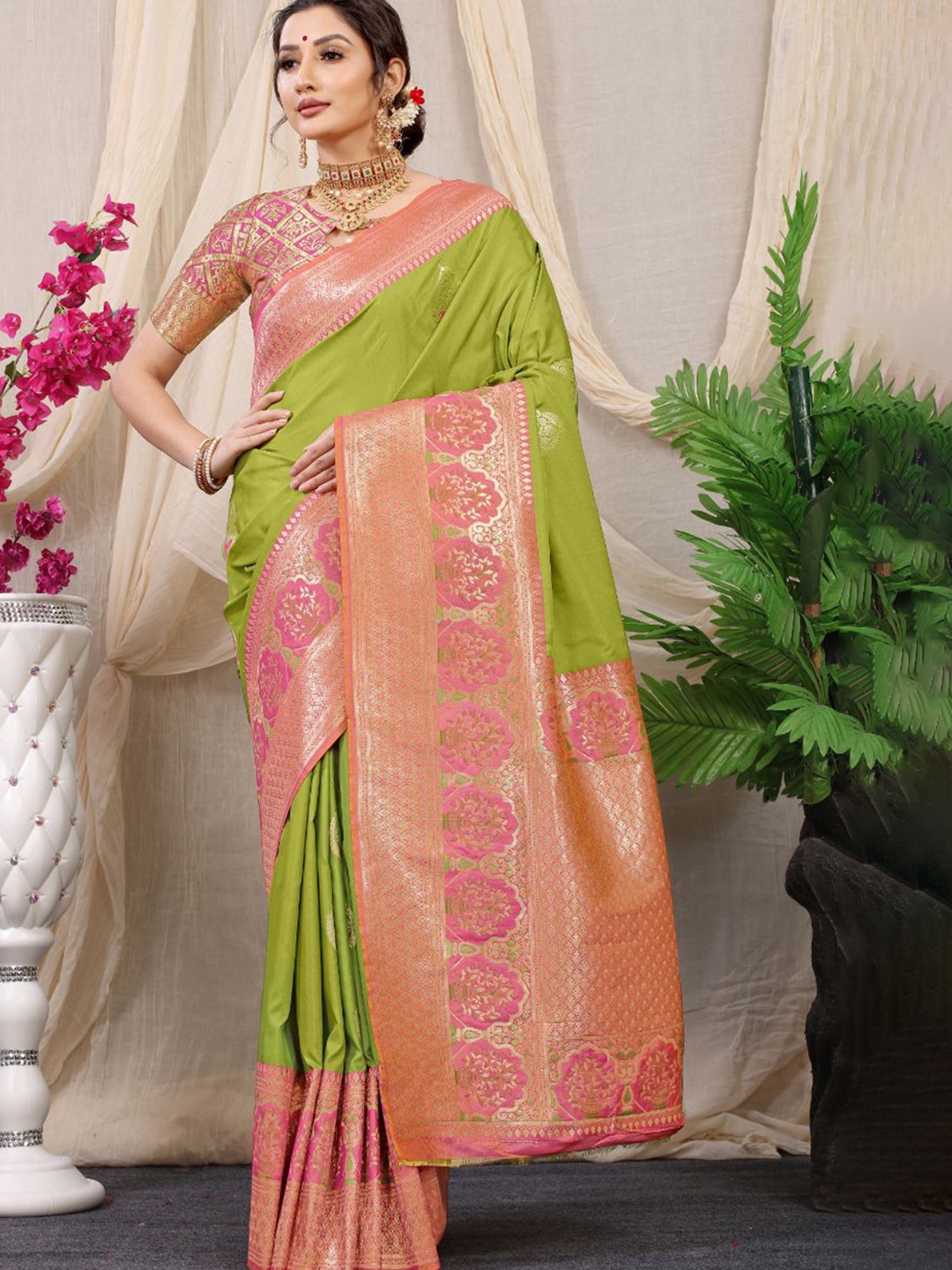 

Royal Rajgharana Saree Woven Design Zari Pure Silk Banarasi Sarees, Lime green