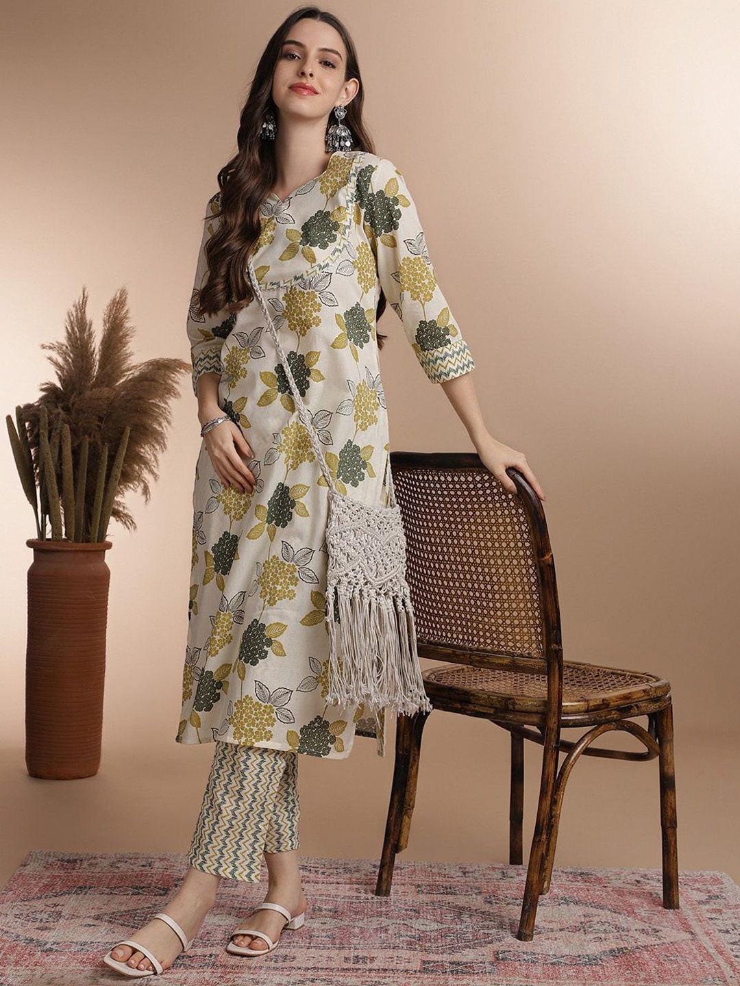 

PHYSIL Women Floral Printed Regular Pure Cotton Kurta with Trousers, Green