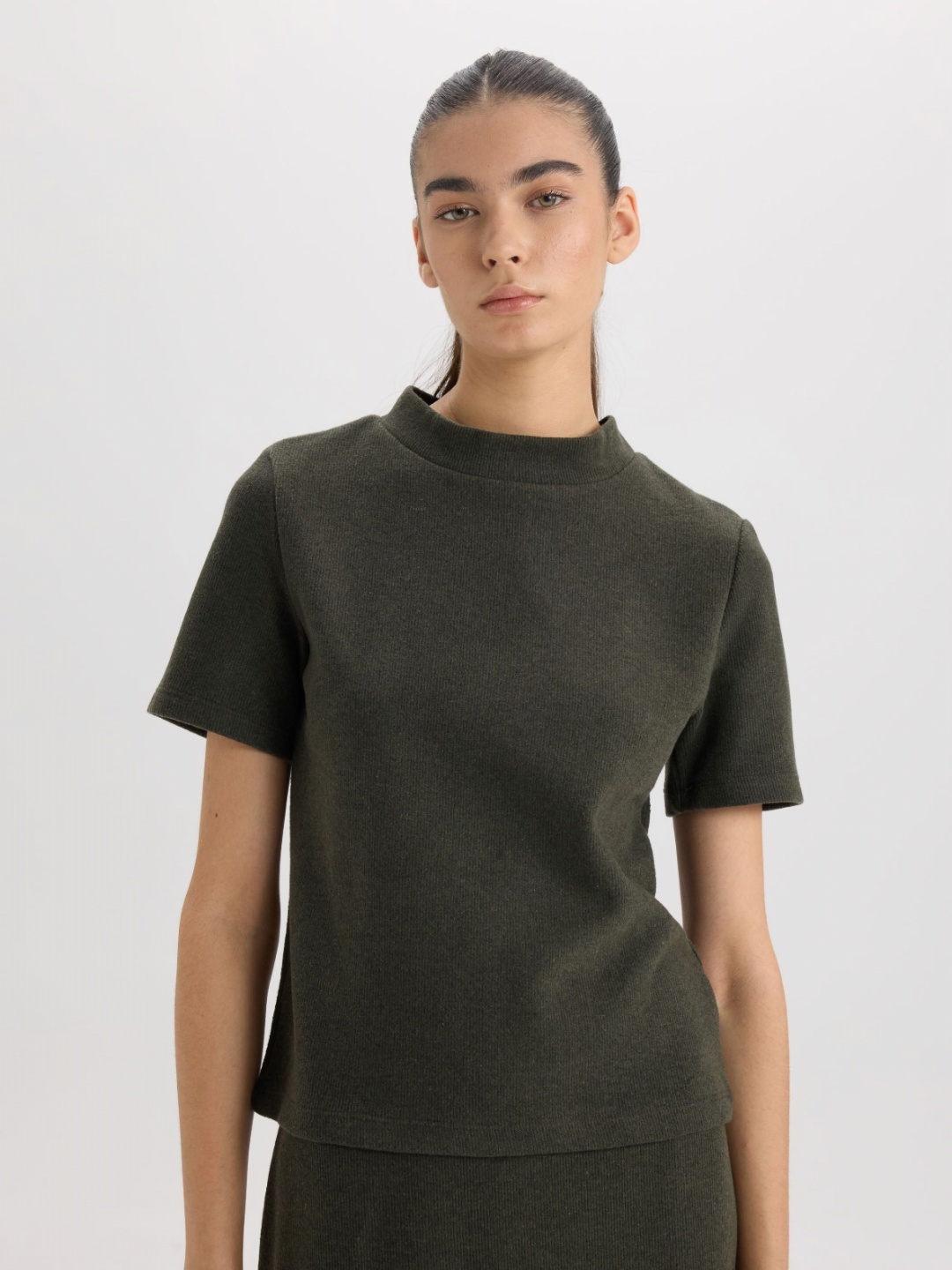 

DeFacto Women Mandarin Collar Applique T-shirt, Na
