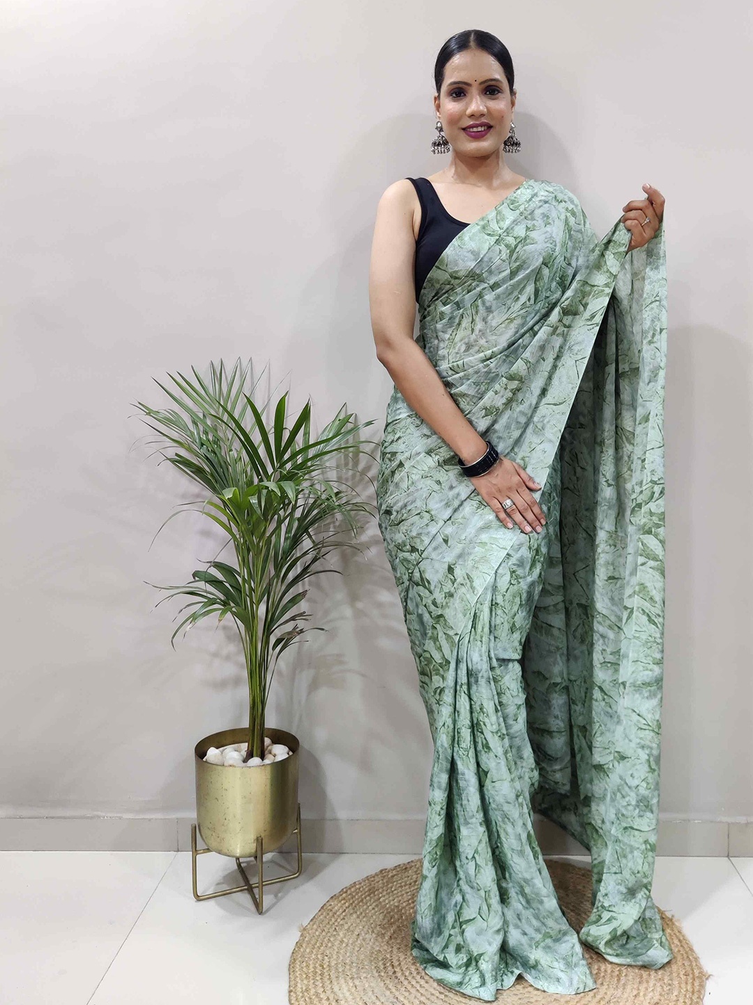 

HERE&NOW Floral Printed Ready to Wear Saree, Green