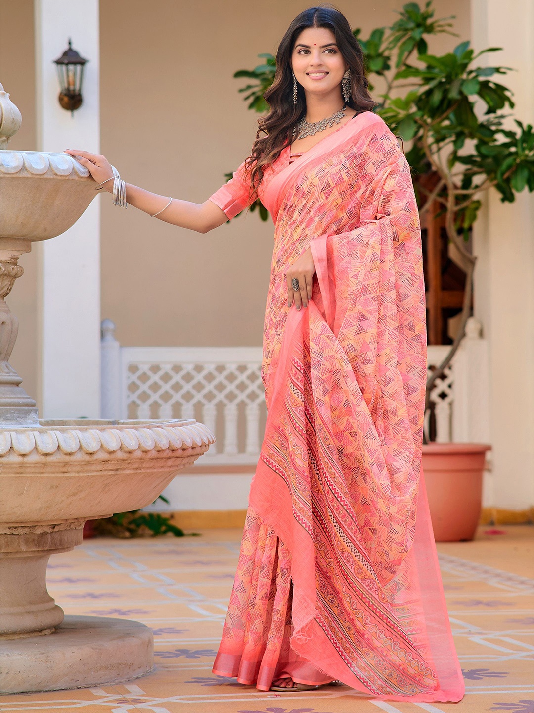 

Anouk Geometric Printed Woven Design Saree, Peach