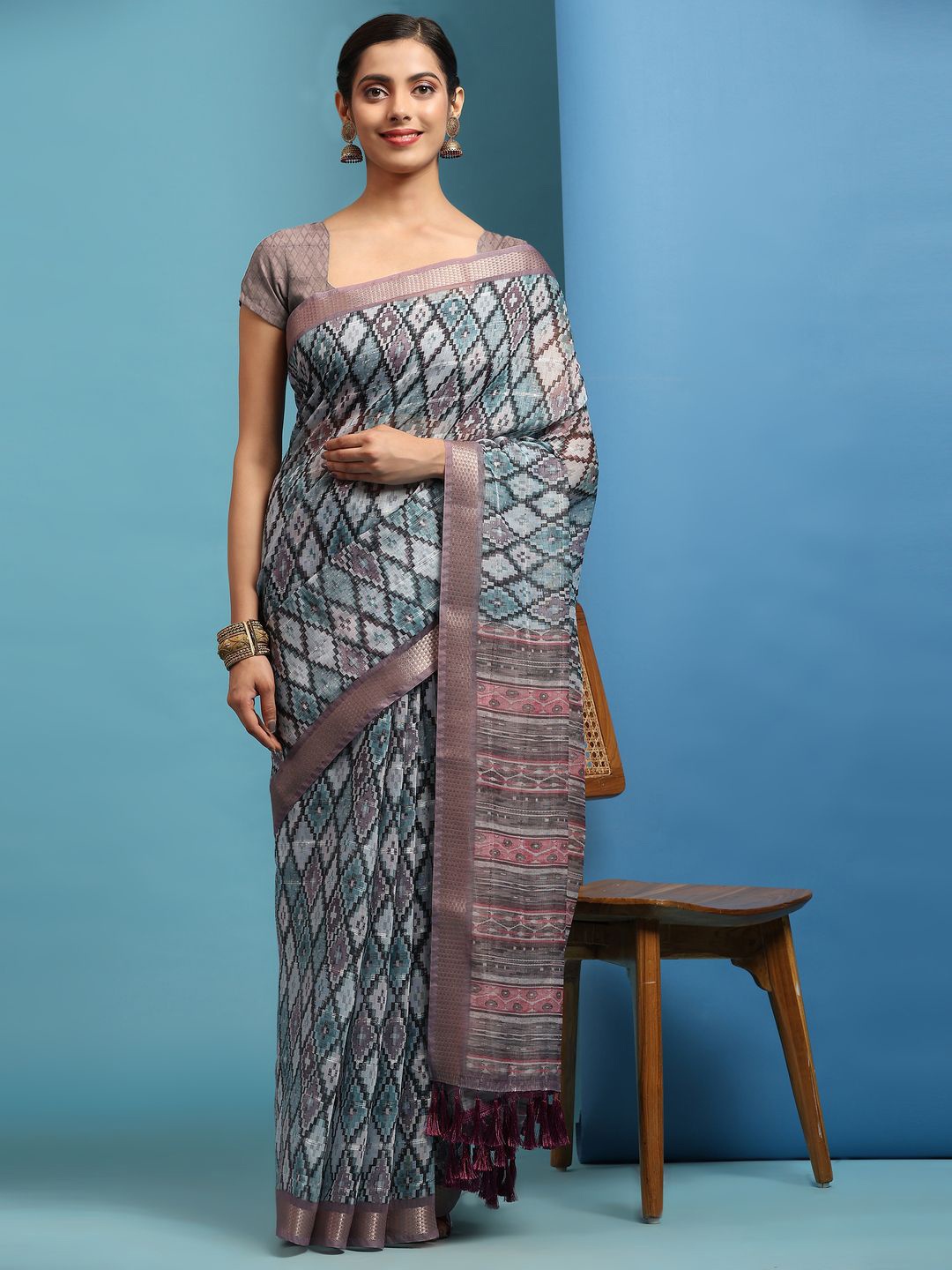 

Anouk Geometric Printed Woven Design Zari Saree, Grey