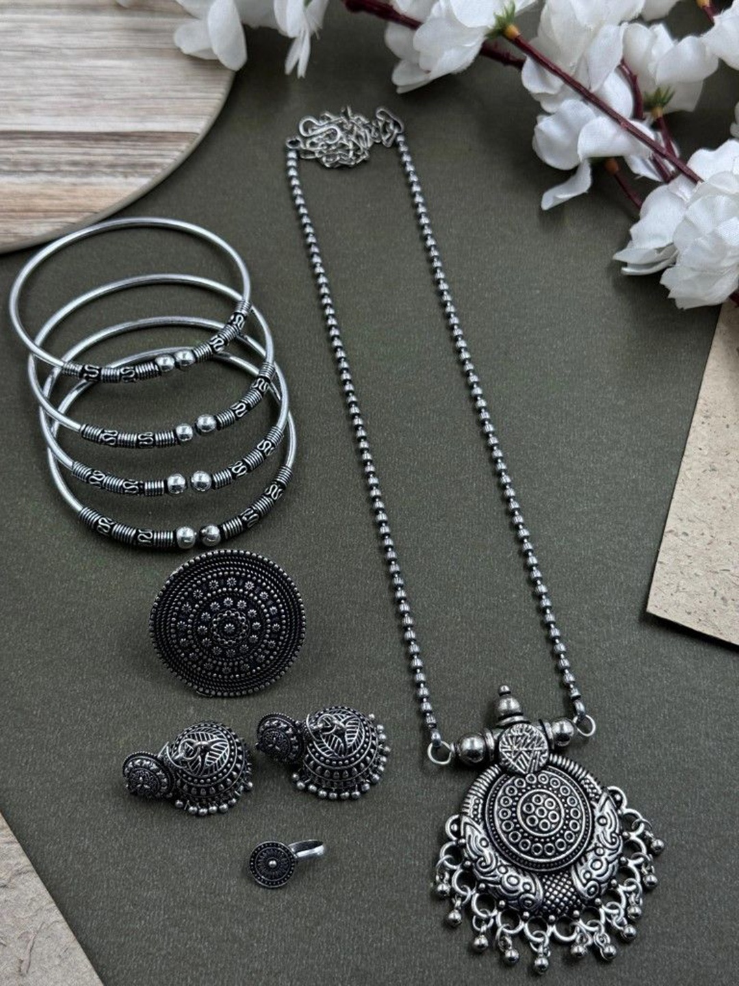 

NAMAN ARTS Nidhi Silver-Plated Oxidised Necklace Jewellery Set