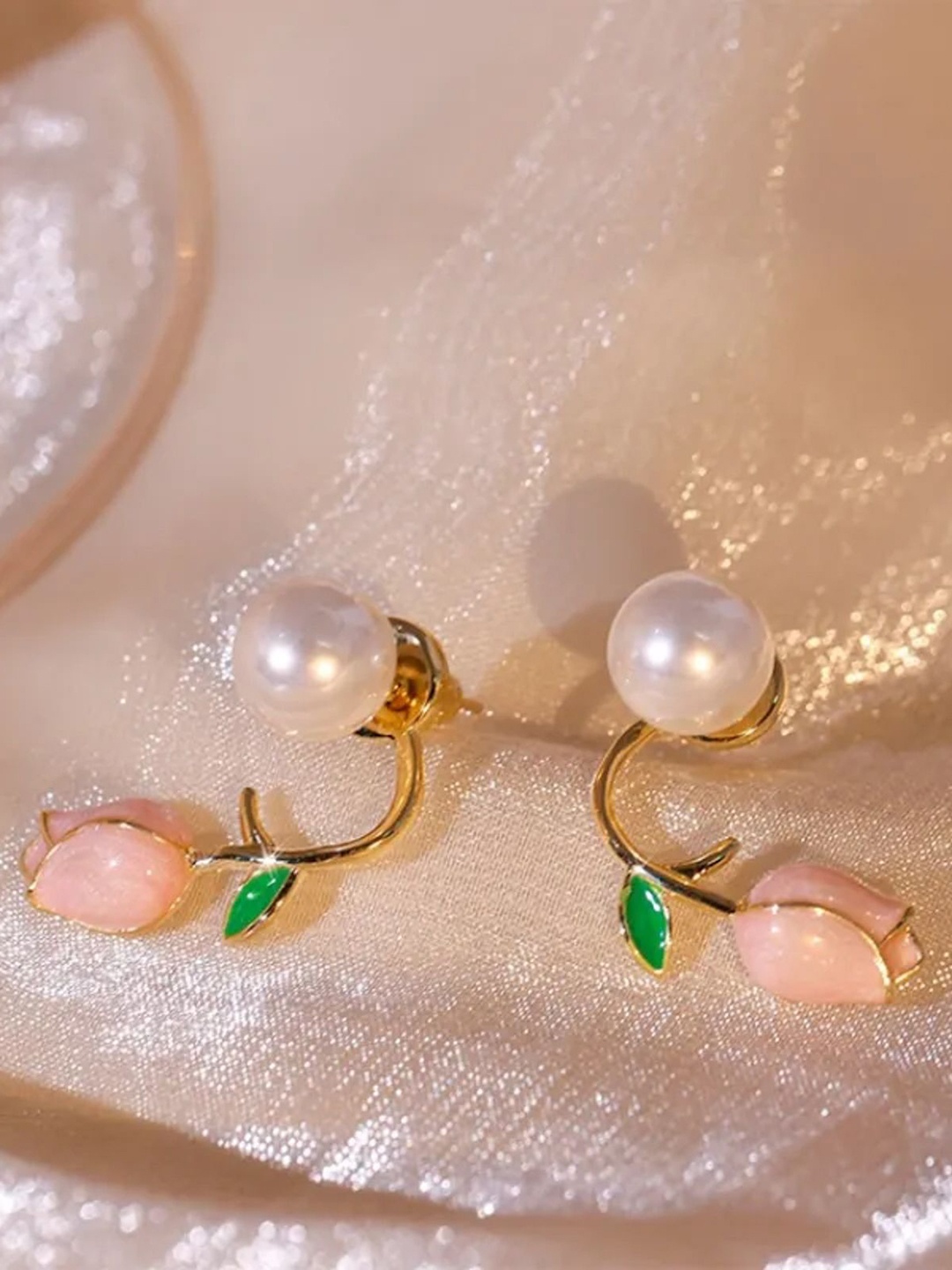

PolluxCraft Floral Studs Earrings, White