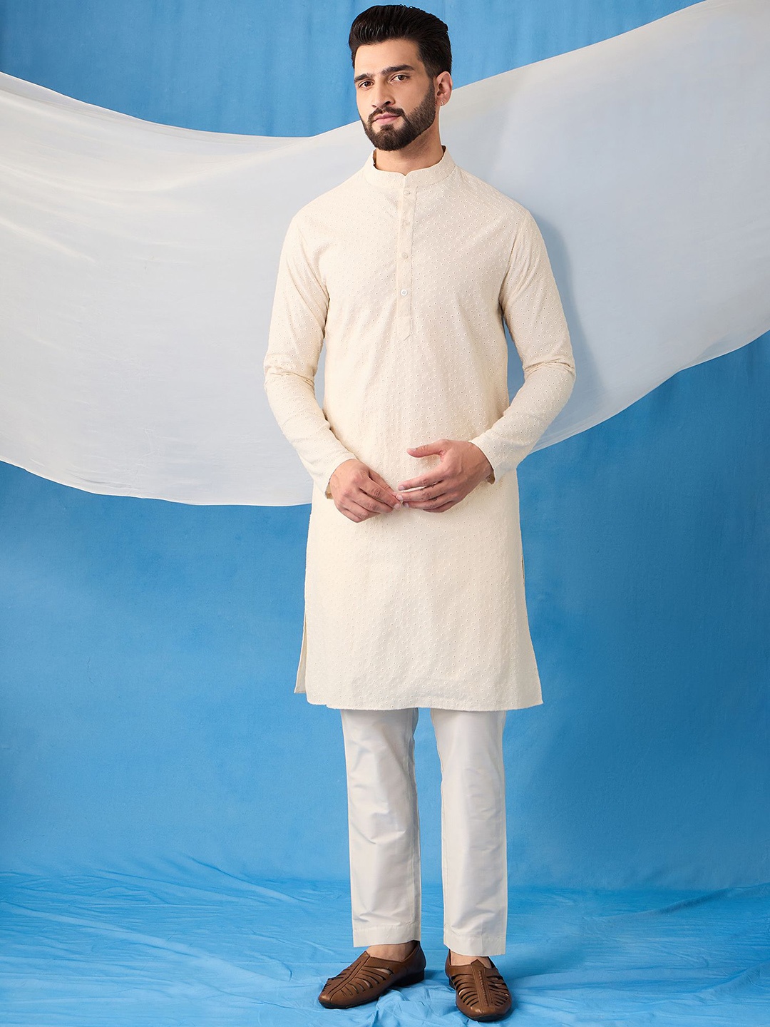 

Inddus Men Ethnic Motifs Embroidered Regular Chikankari Kurta with Trousers, Off white