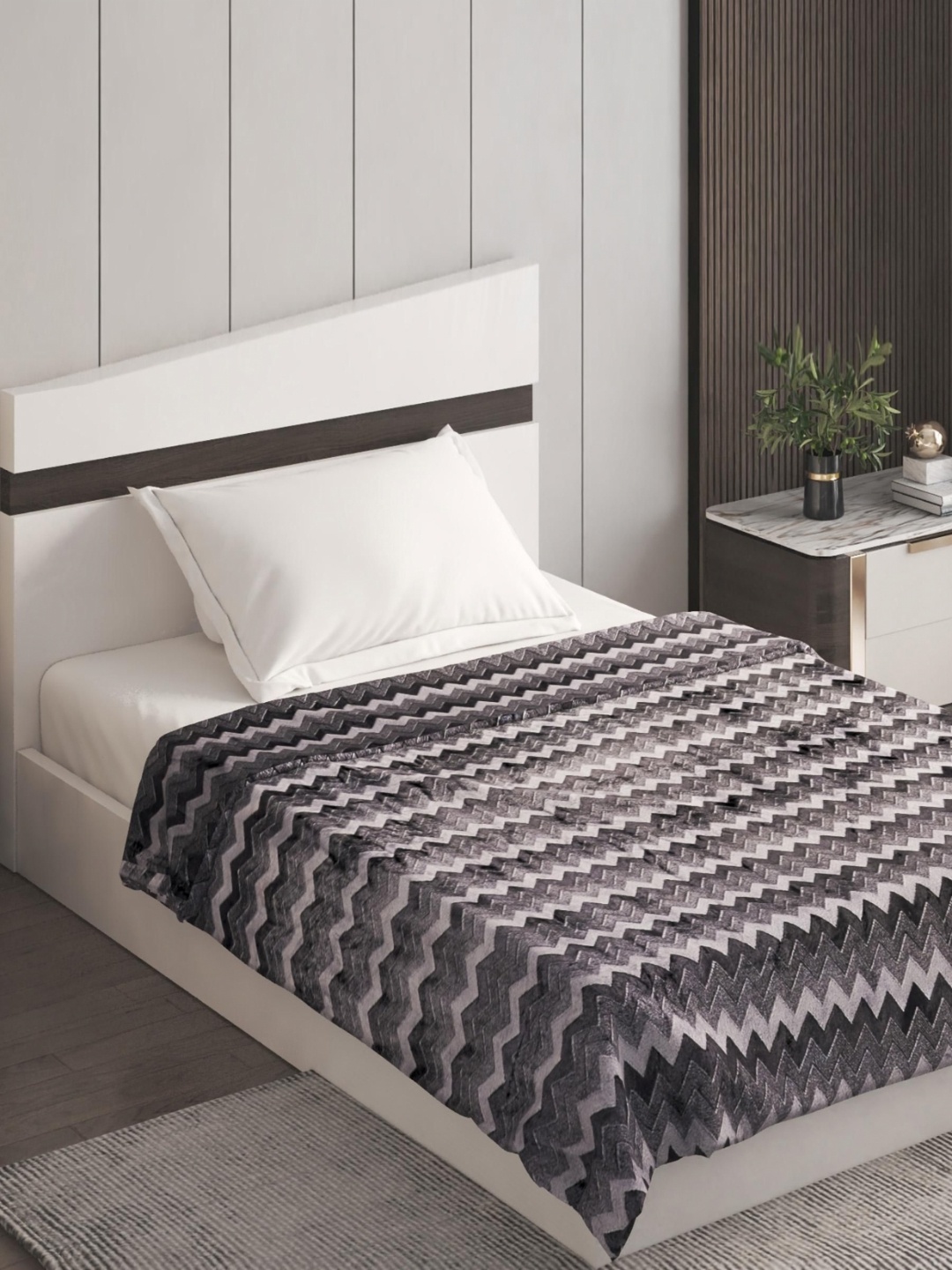 

Home Centre Grey & Black Geometric 233 GSM Single Bed Blanket