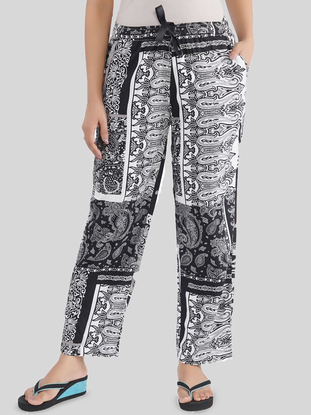 

Style Shoes Women Printed Mid-Rise Lounge Pants, Black
