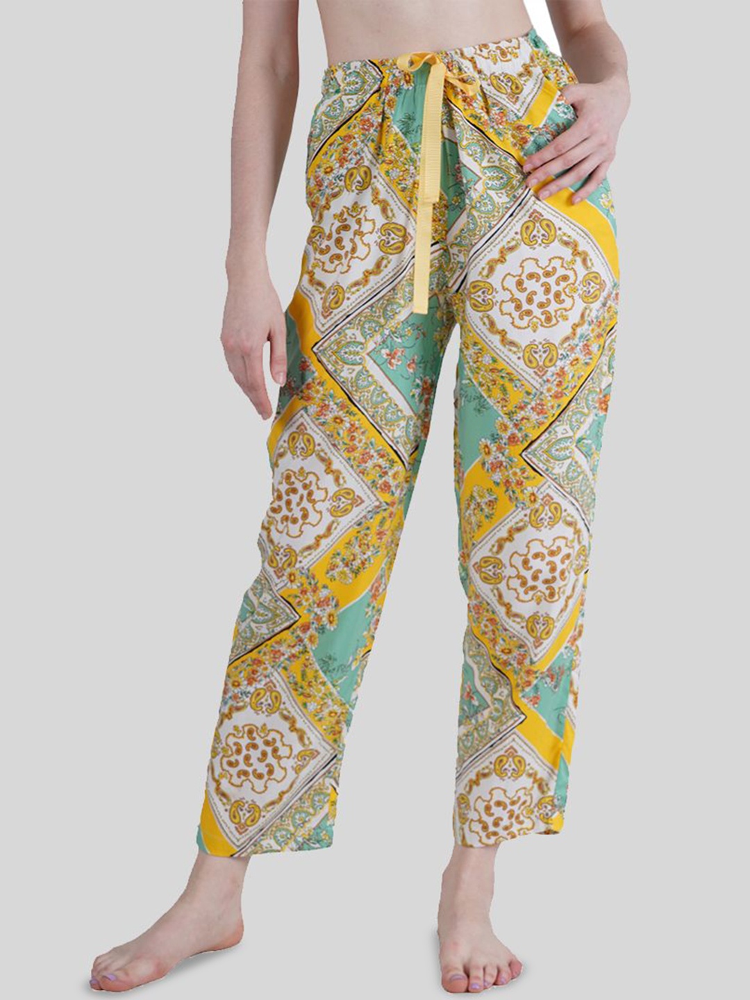 

Style Shoes Women Printed Mid-Rise Lounge Pants, White