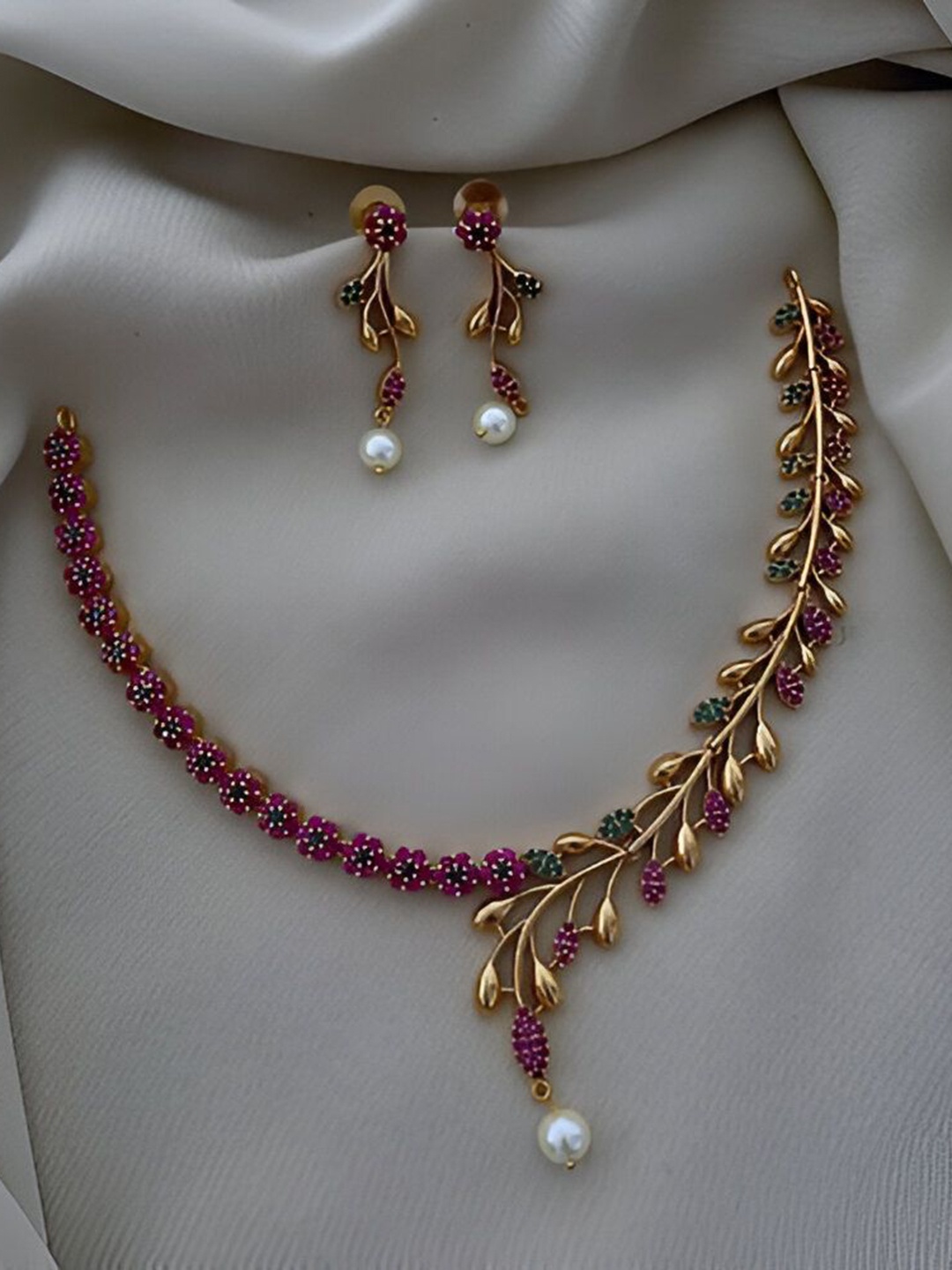 

Rujve Jewellery Women Traditional Jewlery Set, Gold