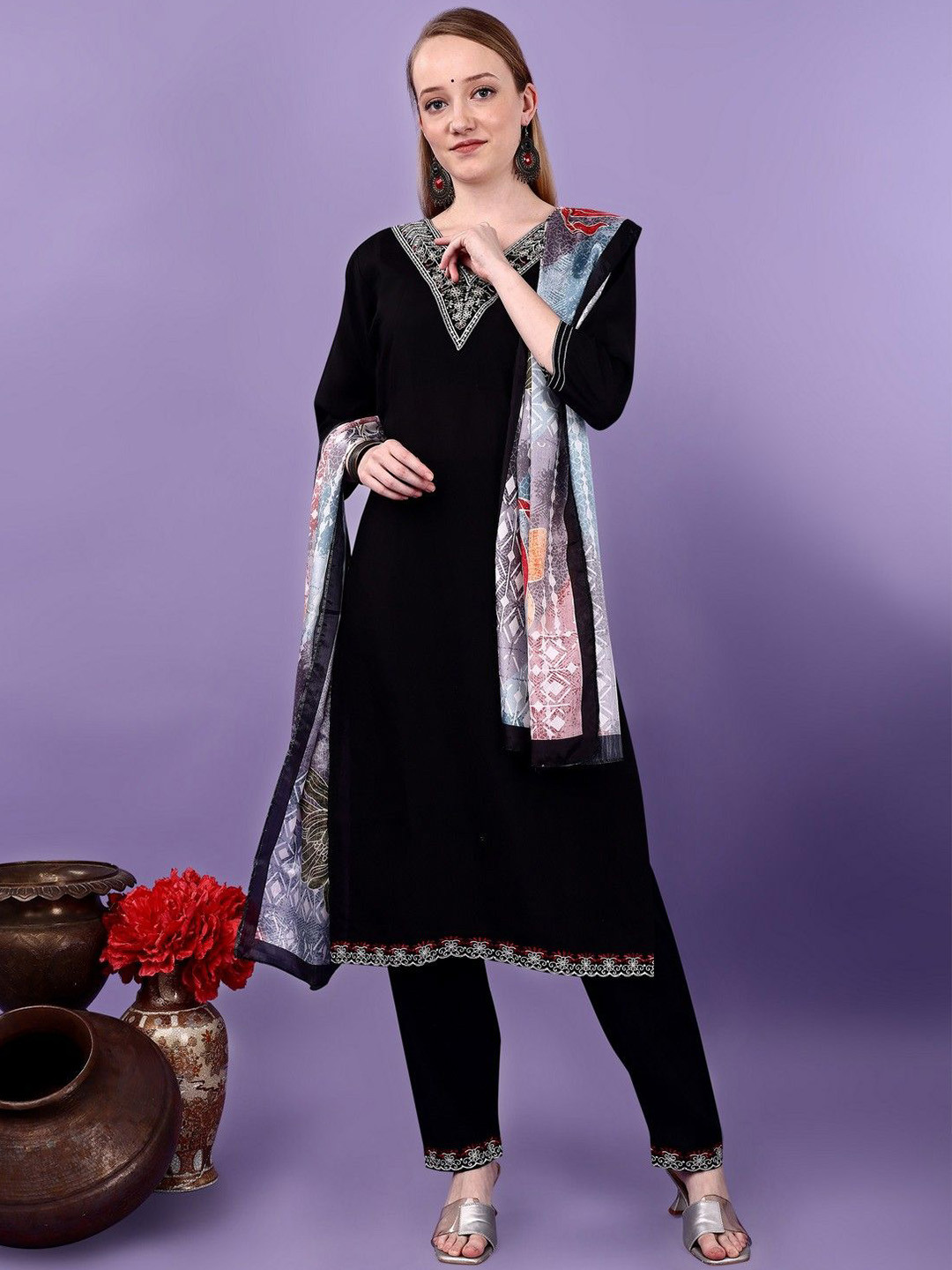 

BERISTON Women Floral Embroidered Regular Thread Work Kurta with Trousers & With Dupatta, Black