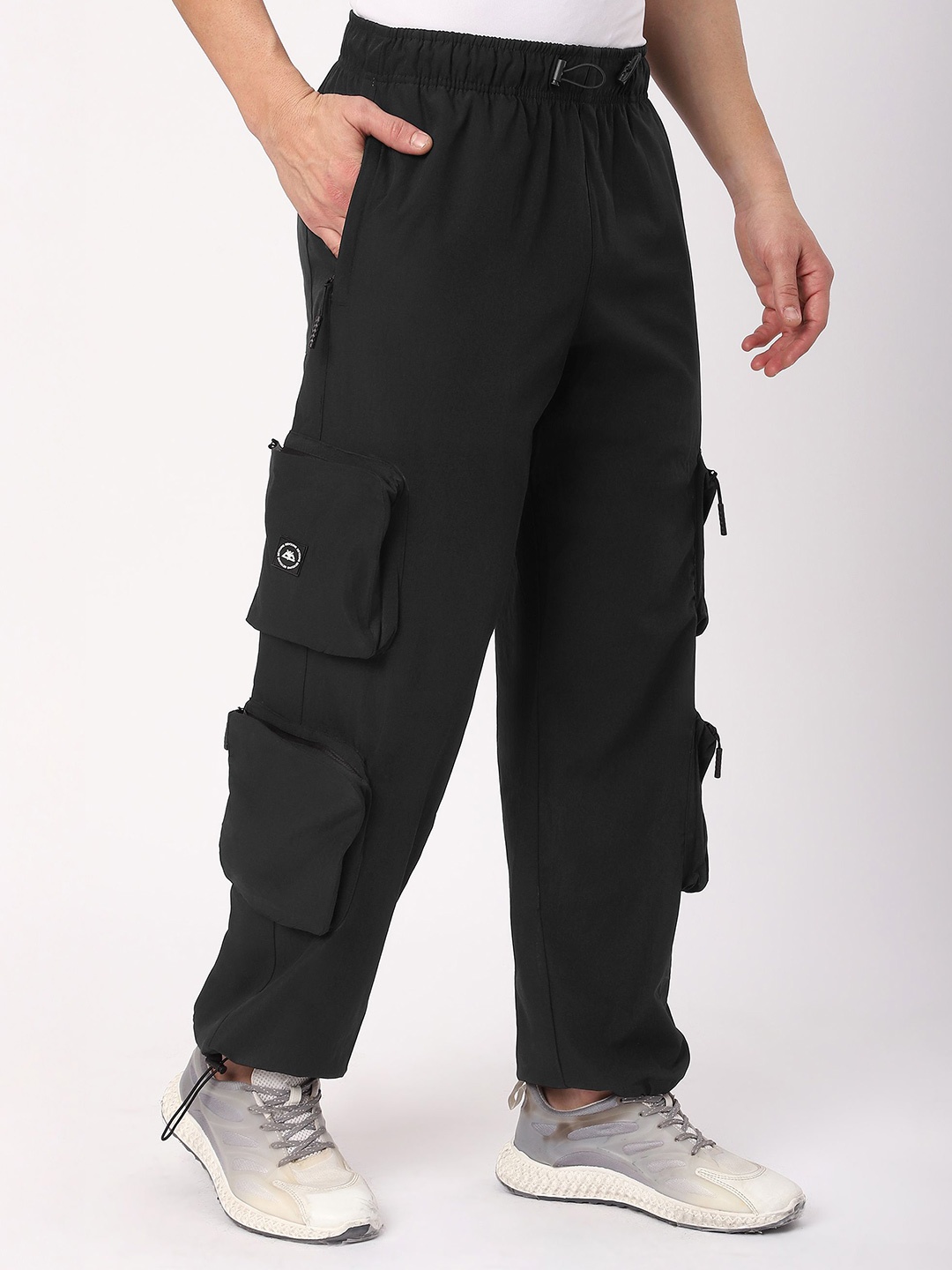 

Beyoung Men Relaxed Regular Fit Cargos Trousers, Black