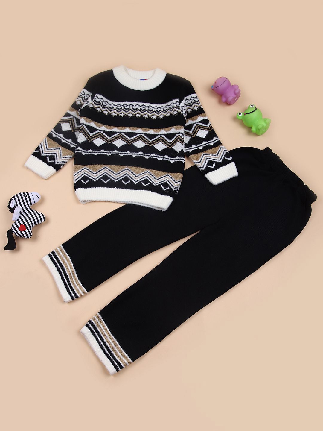 

V-Mart Boys Printed Pyjamas, Black