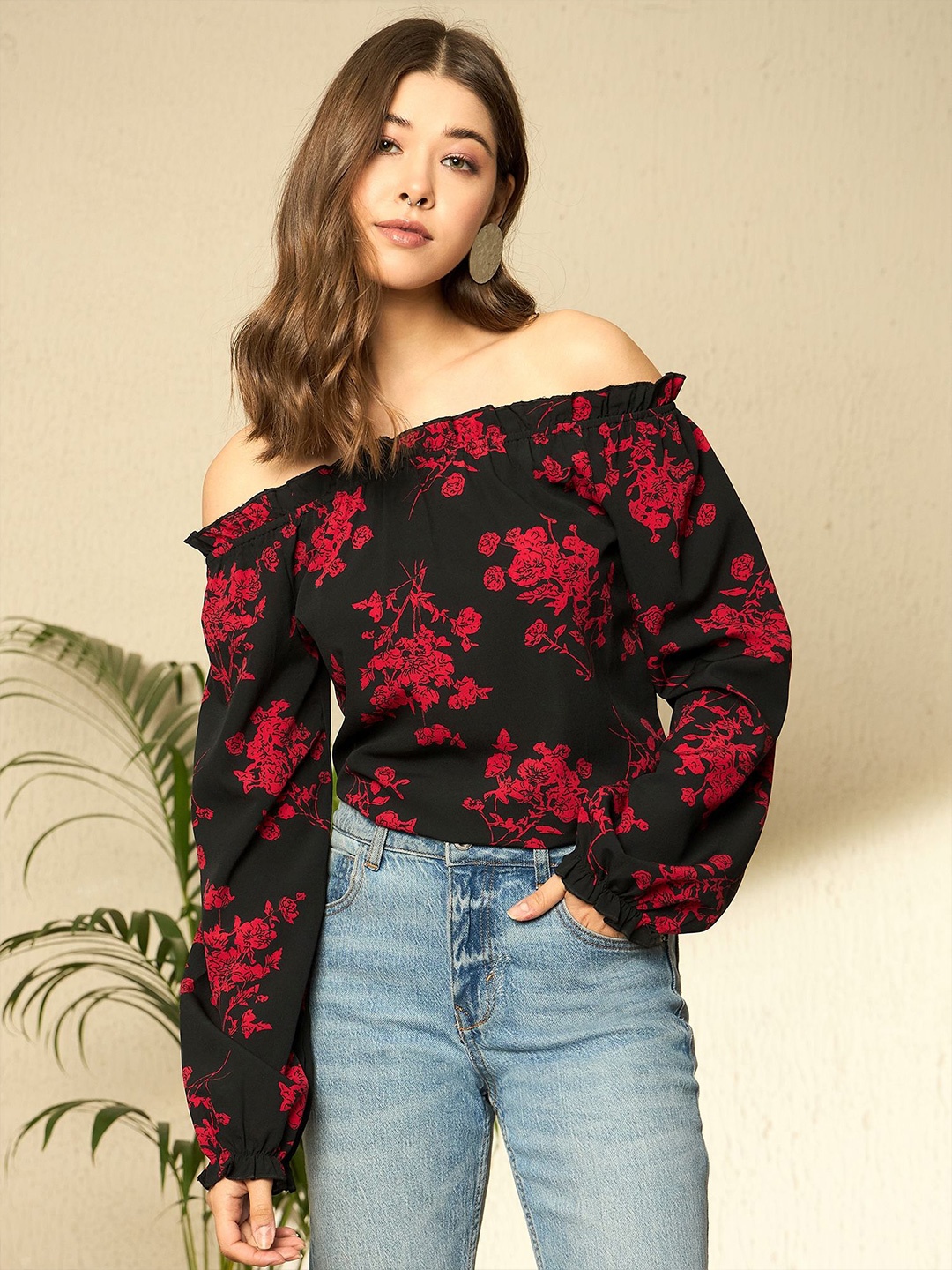 

Berrylush Women Floral Printed Regular Top, Black