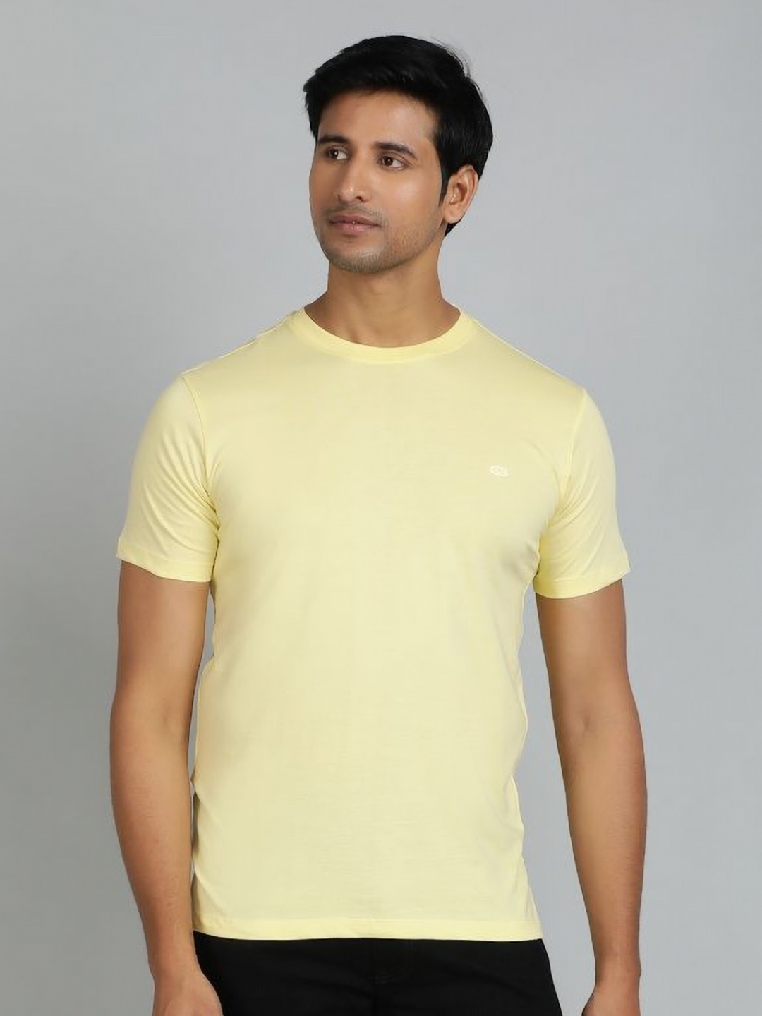 

JADE BLUE Men Extended Sleeves Slim Fit T-shirt, Yellow