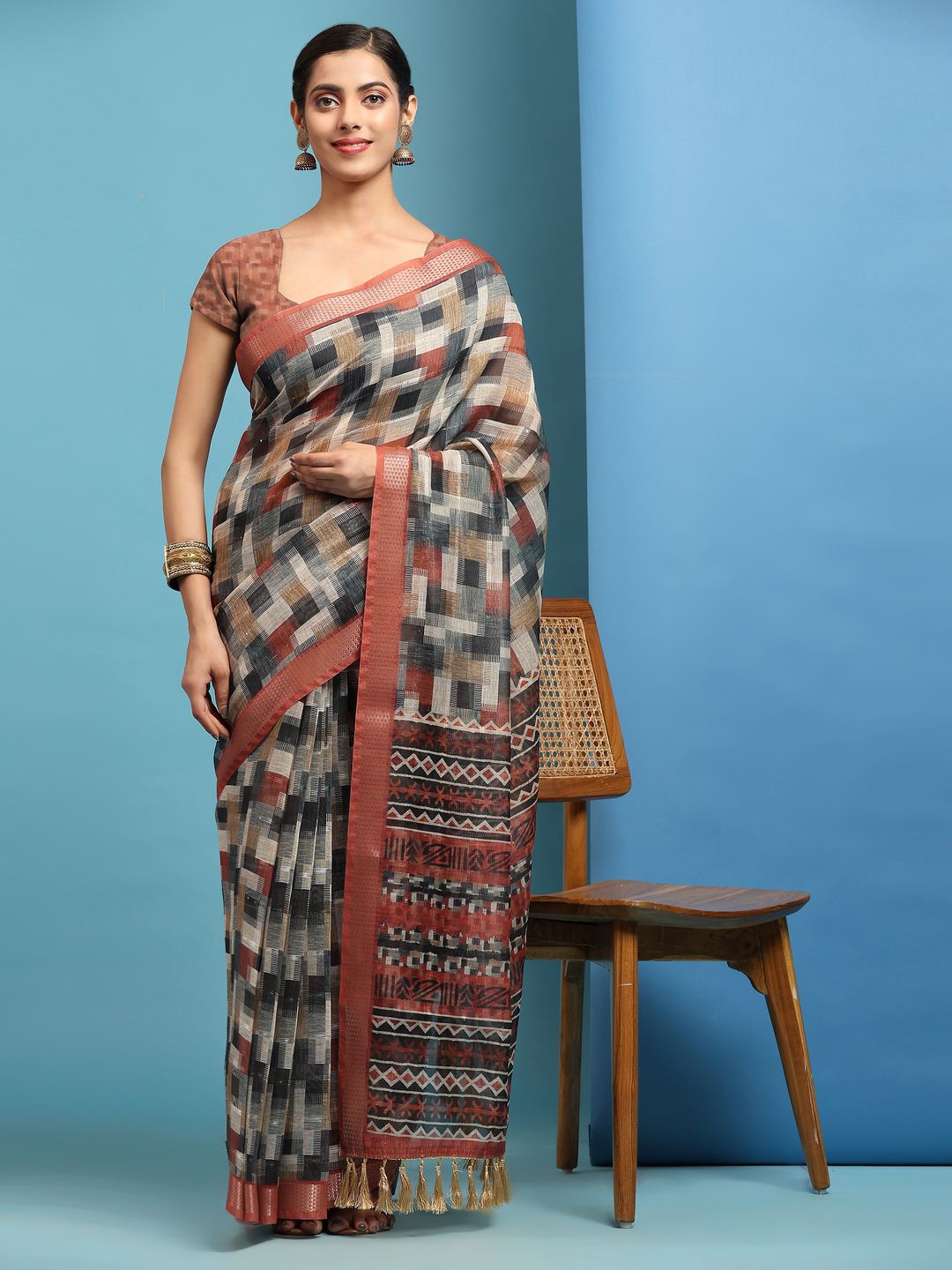 

Anouk Printed Zari Saree With Tasselled Border, Peach
