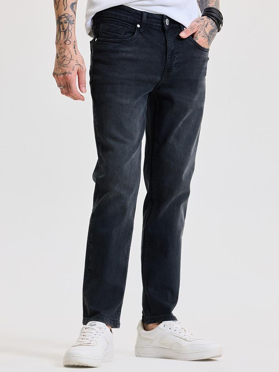 

Snitch Men Smart Slim Fit Light Fade Stretchable Jeans, Black