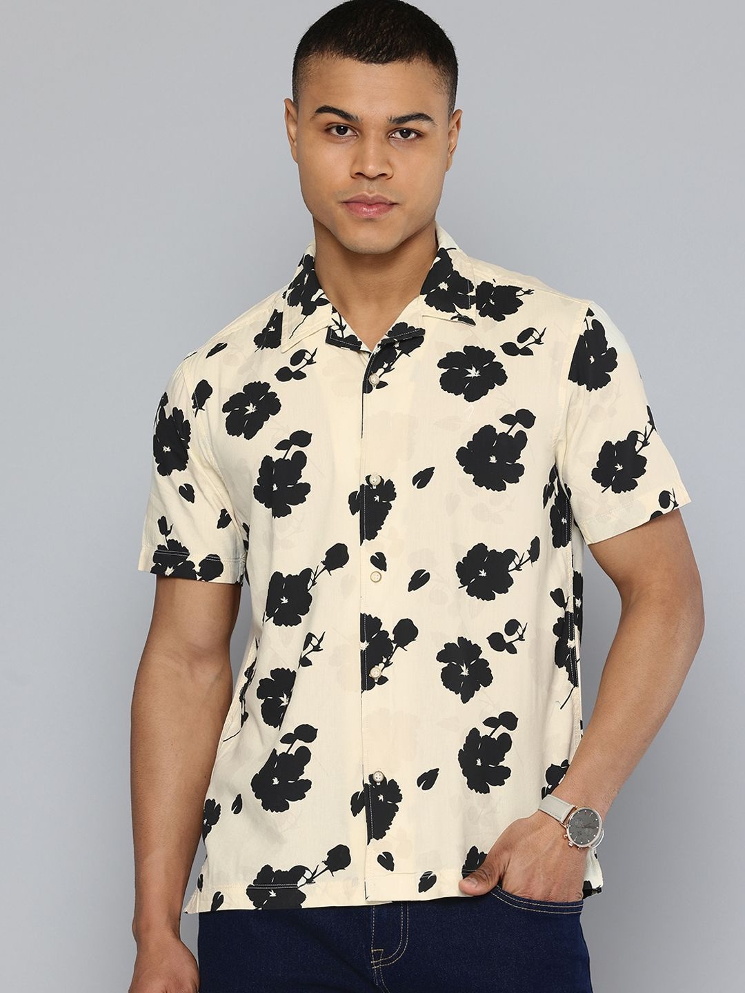 

Indian Terrain Men Chiseled Skinny Fit Floral Opaque Printed Casual Shirt, Beige