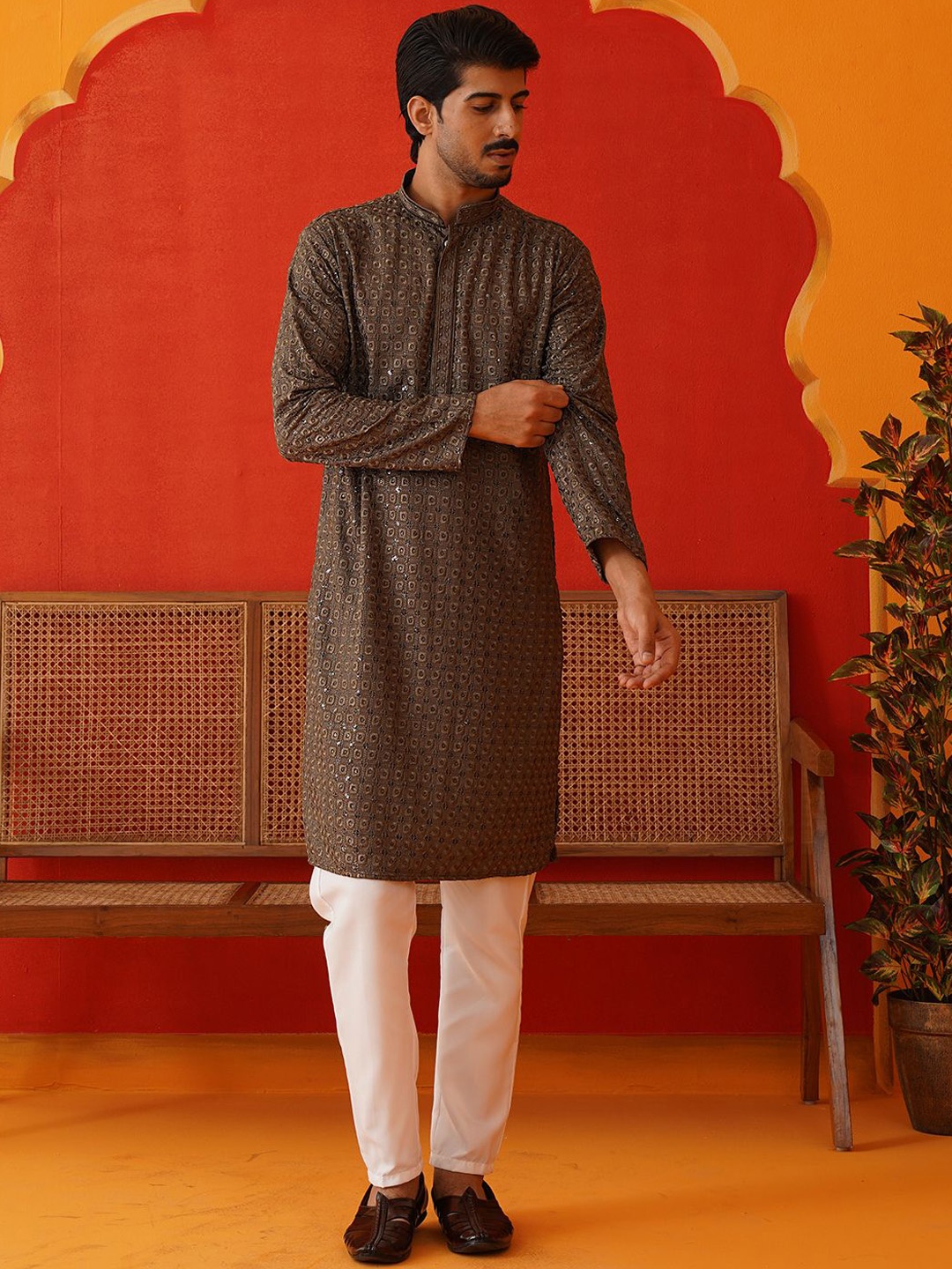 

Jompers Men Floral Embroidered Regular Sequinned Kurta with Pyjamas, Grey