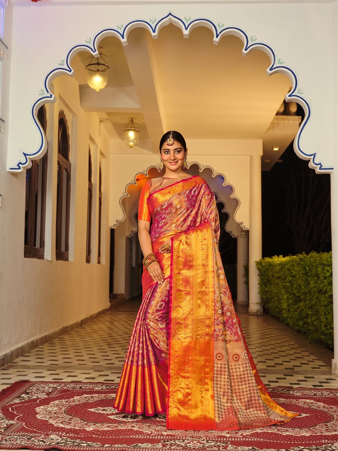 

JUST FASHION Woven Design Zari Banarasi Saree, Pink