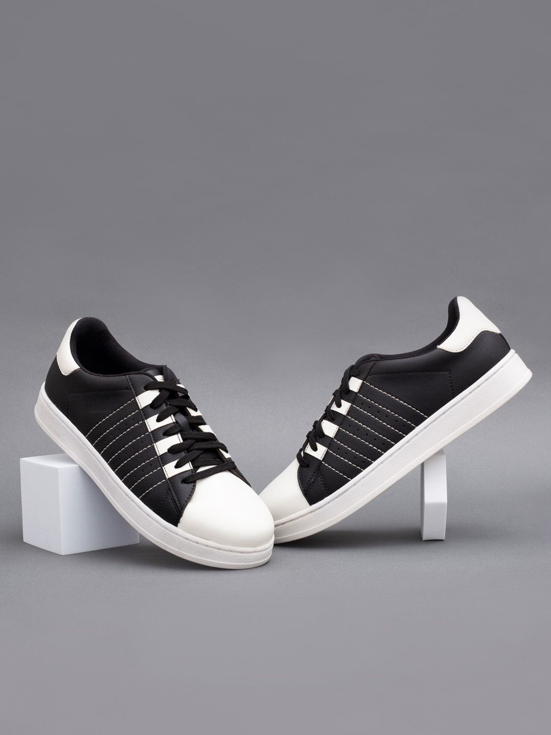 

Big Fox Men Colourblocked Lace - Ups Sneakers, Black